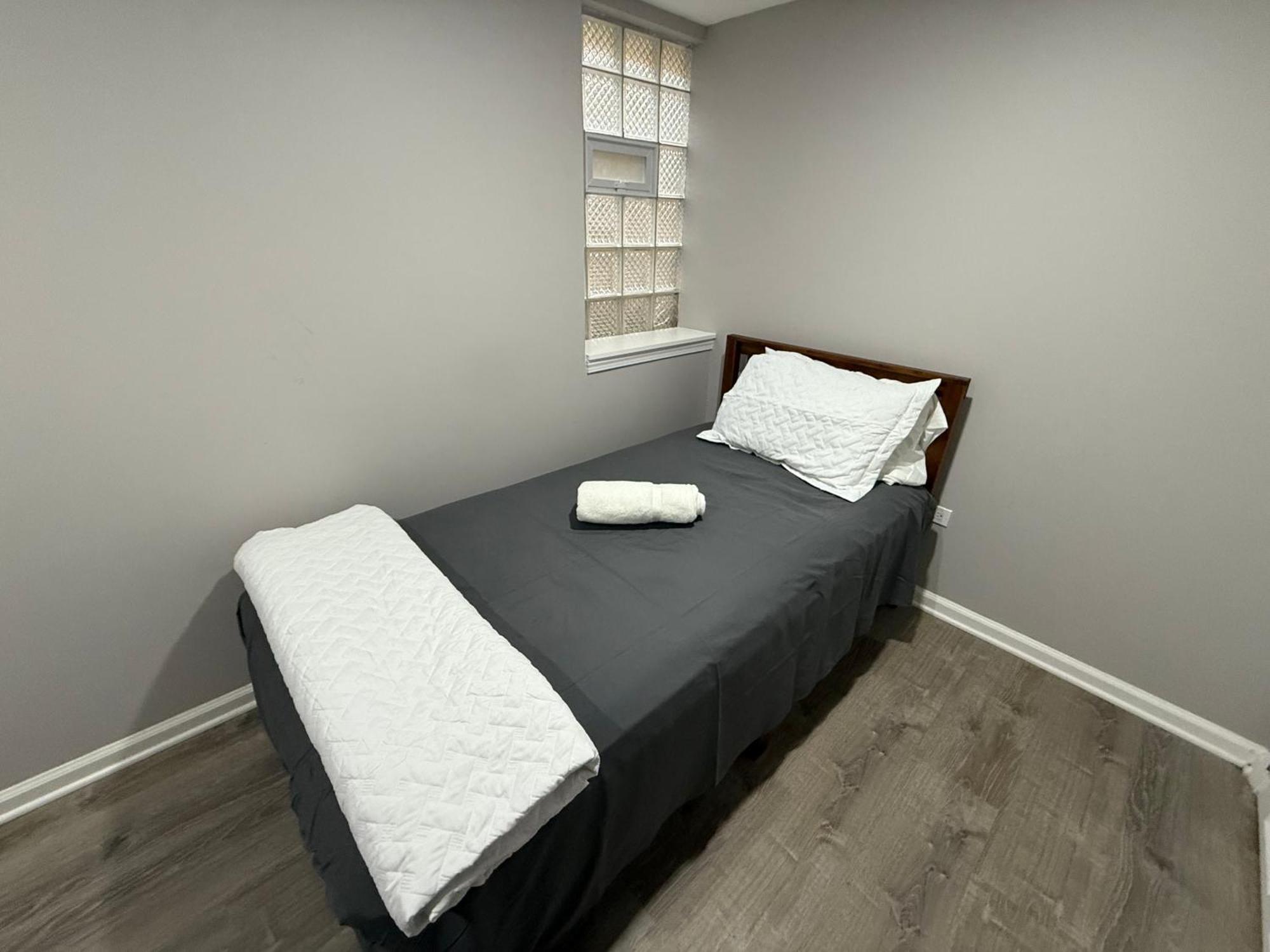 Super Amazing Place To Near Downtown! Free Parking *