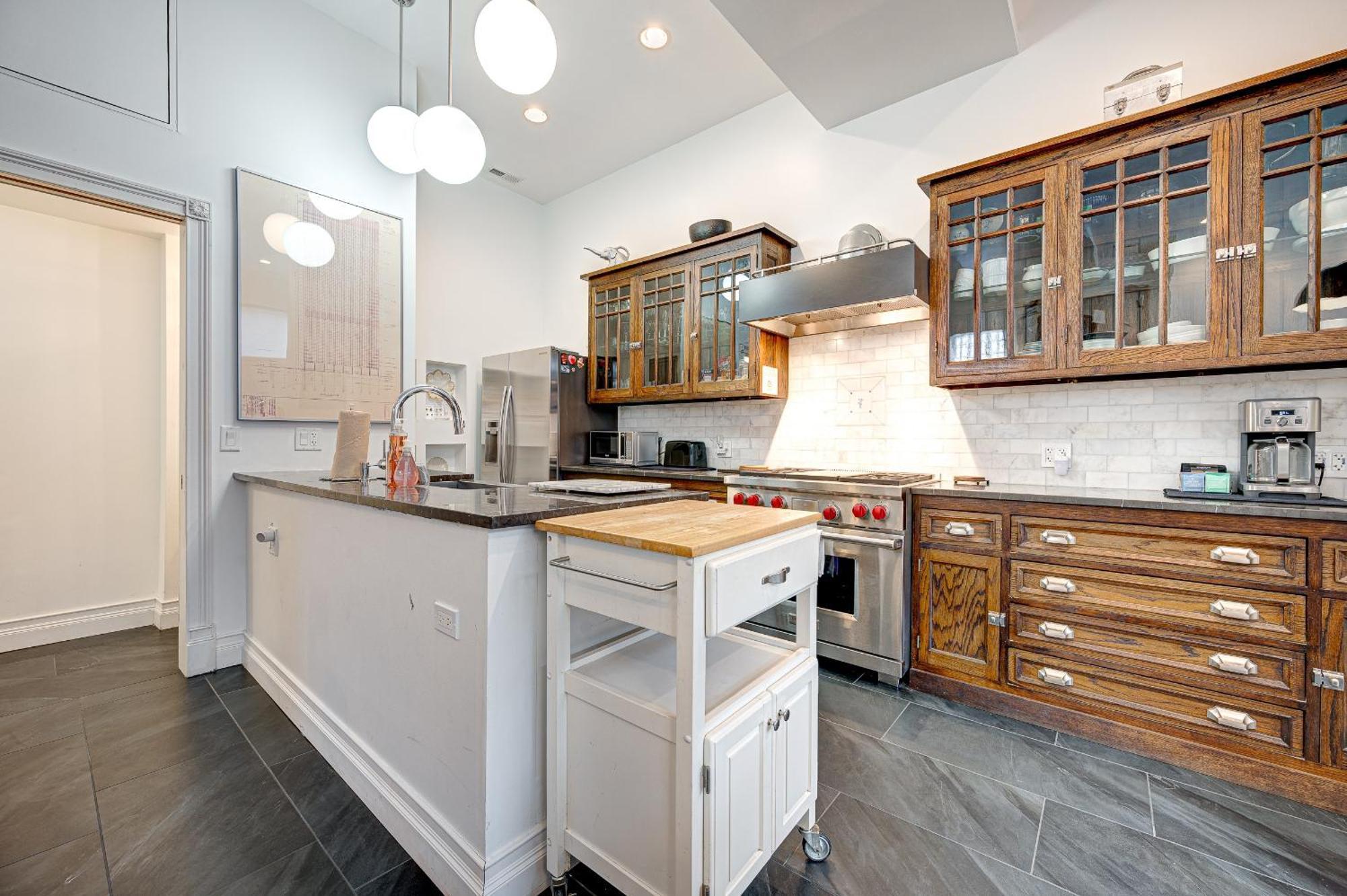 Large With Outdoor Deck In Historic District Chicago