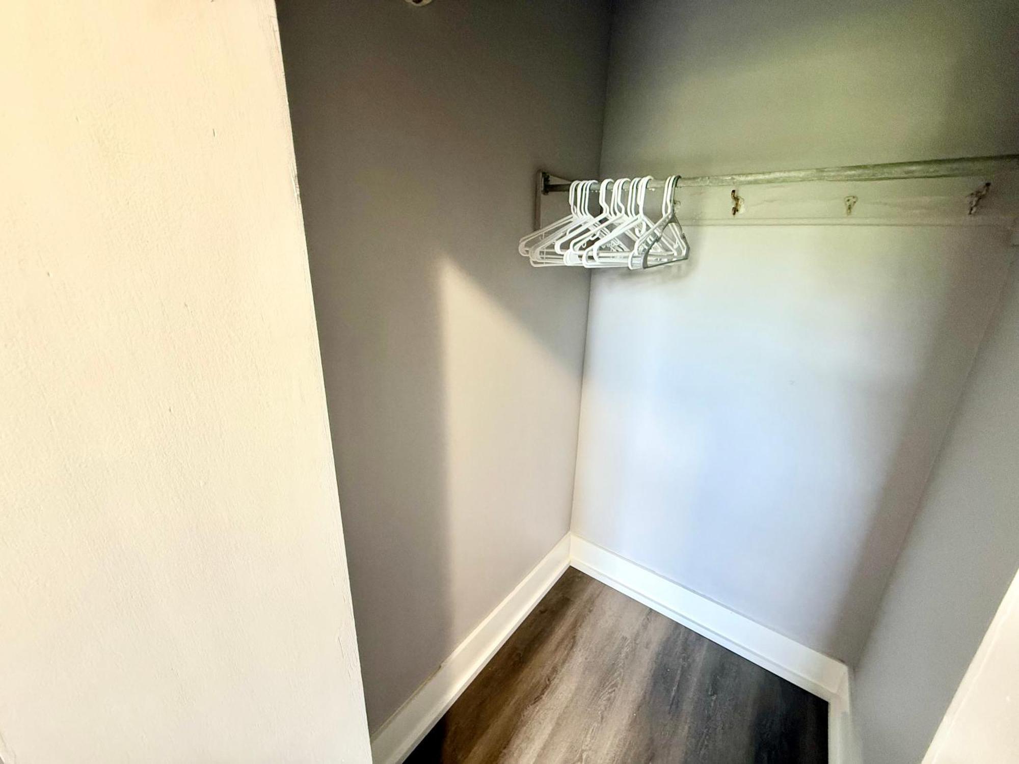 Beautiful Near Downtwon - Free Parking! *