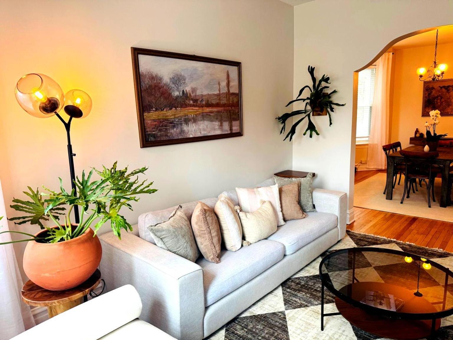 Stunning 3 Bedrooms 2 Bathrooms Getaway Chicago! Apartment