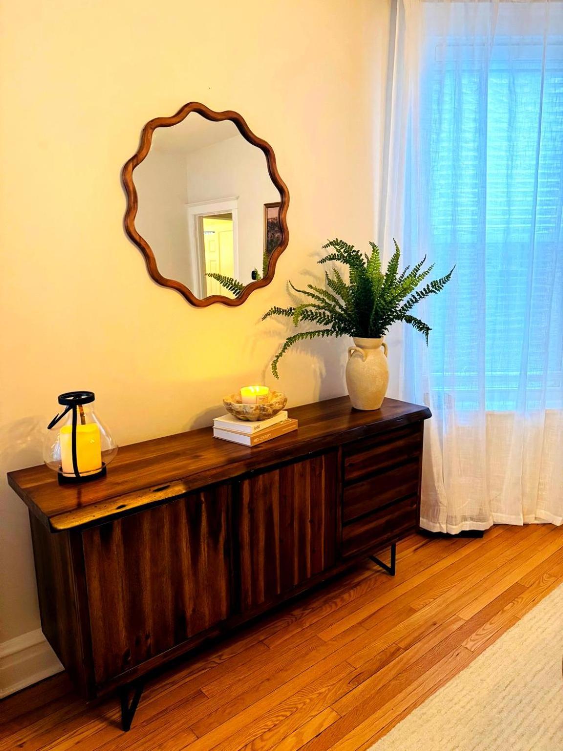 Apartment Stunning 3 Bedrooms 2 Bathrooms Getaway Chicago! *