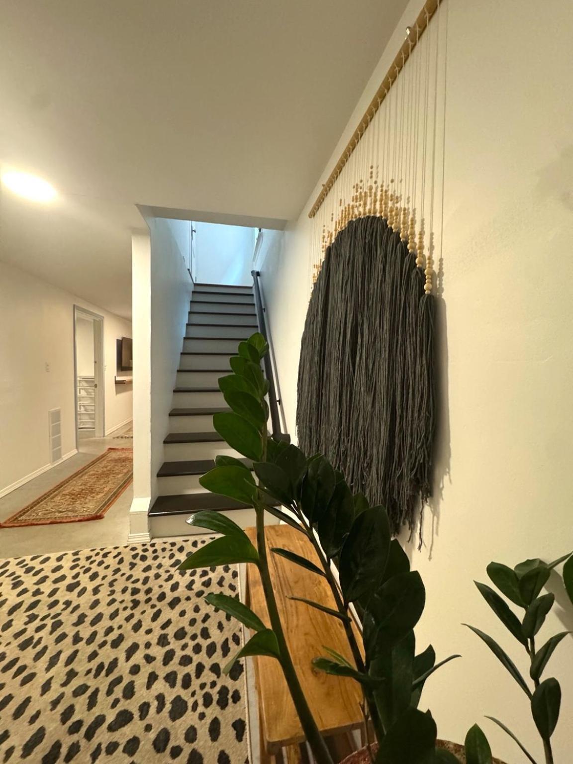 Stunning 3 Bedrooms 2 Bathrooms Getaway Chicago! *