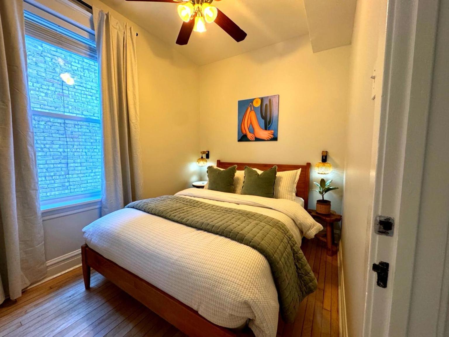 Apartment Stunning 3 Bedrooms 2 Bathrooms Getaway Chicago!