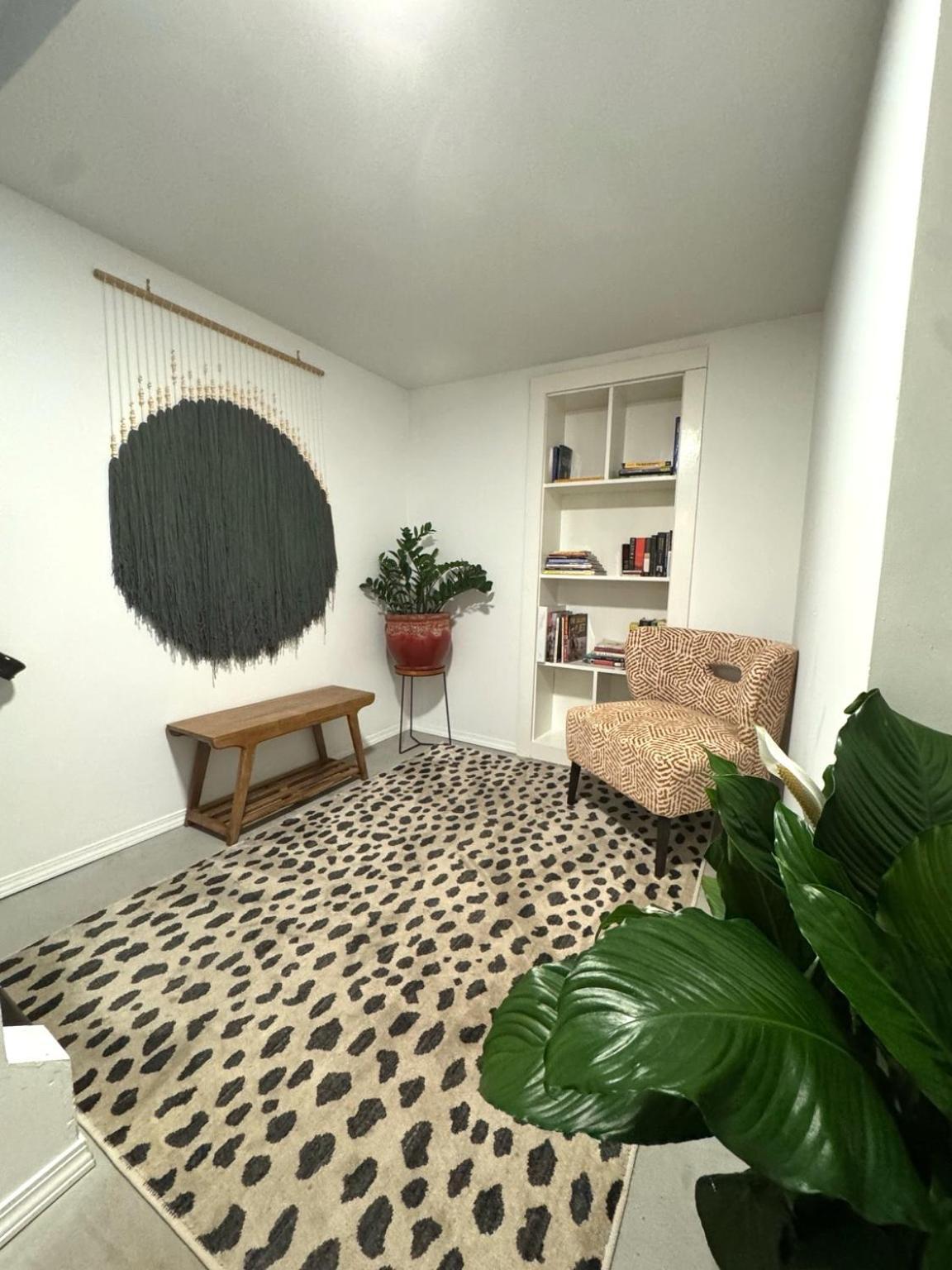 Stunning 3 Bedrooms 2 Bathrooms Getaway Chicago!