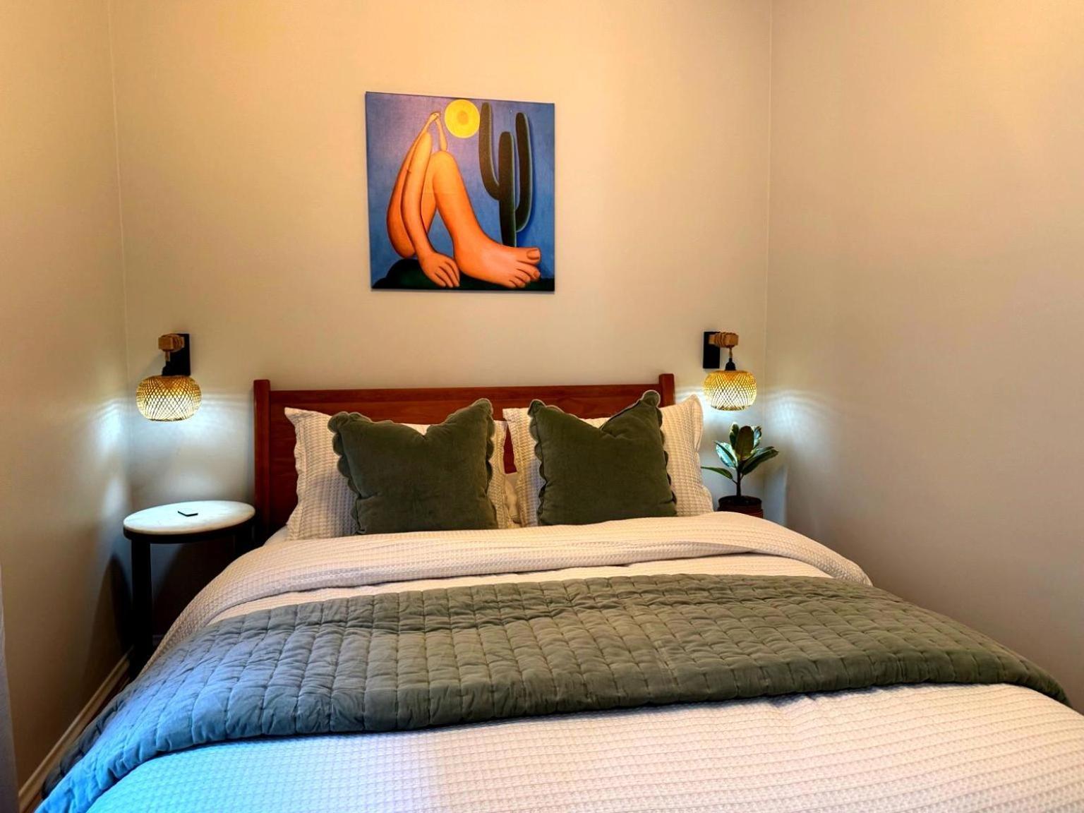 Stunning 3 Bedrooms 2 Bathrooms Getaway Chicago! *
