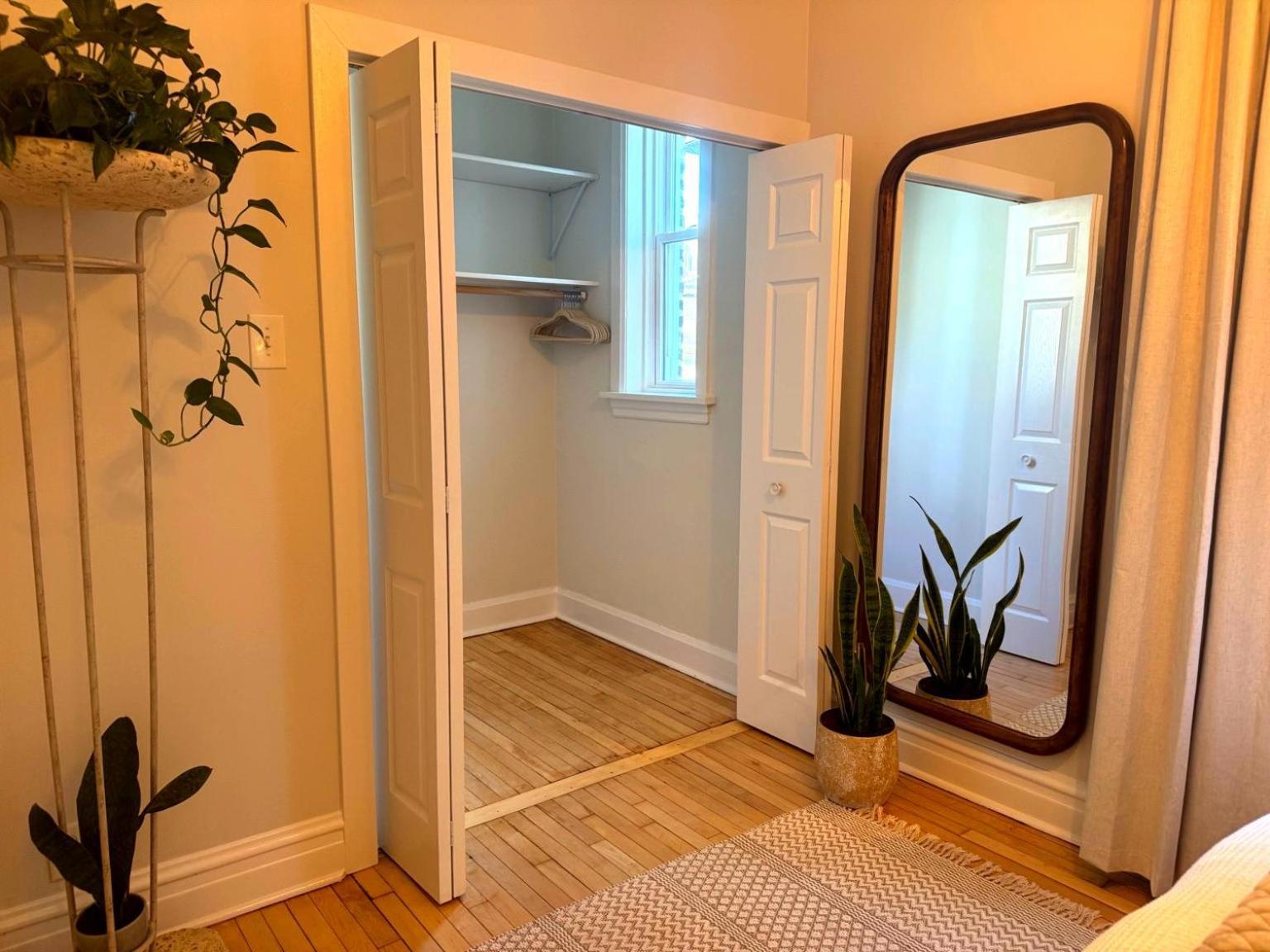 Stunning 3 Bedrooms 2 Bathrooms Getaway Chicago! Apartment