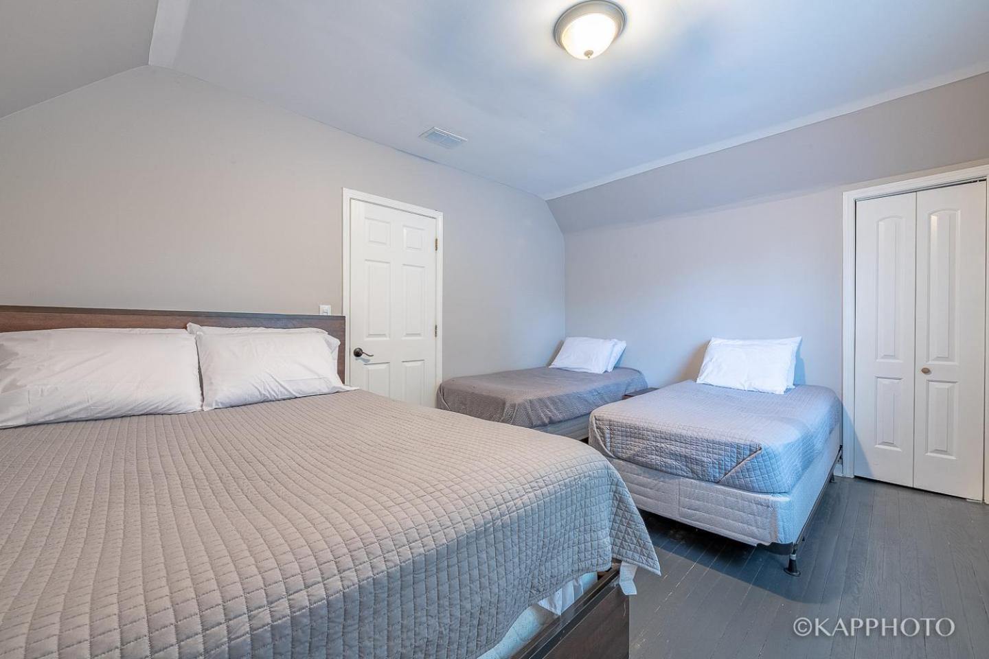 Entire Private Apartment, Near Downtown - Free Parking