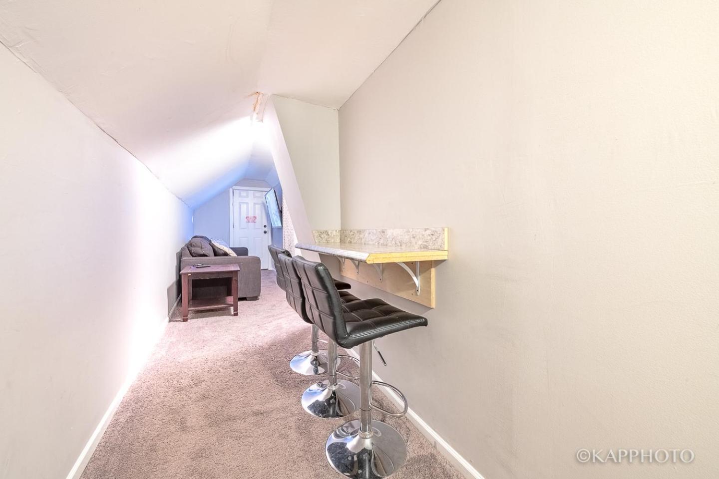 Apartment Entire Private Apartment, Near Downtown - Free Parking