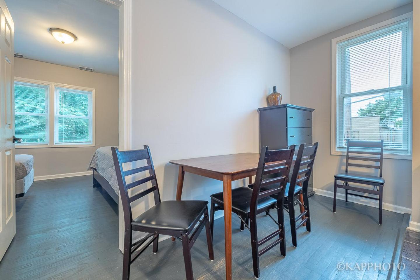 Entire Private Apartment, Near Downtown - Free Parking * Chicago