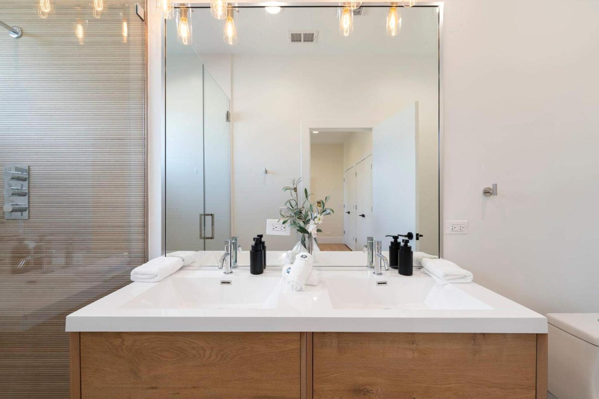 New 3bed 3bath With Parking By United Center * Chicago