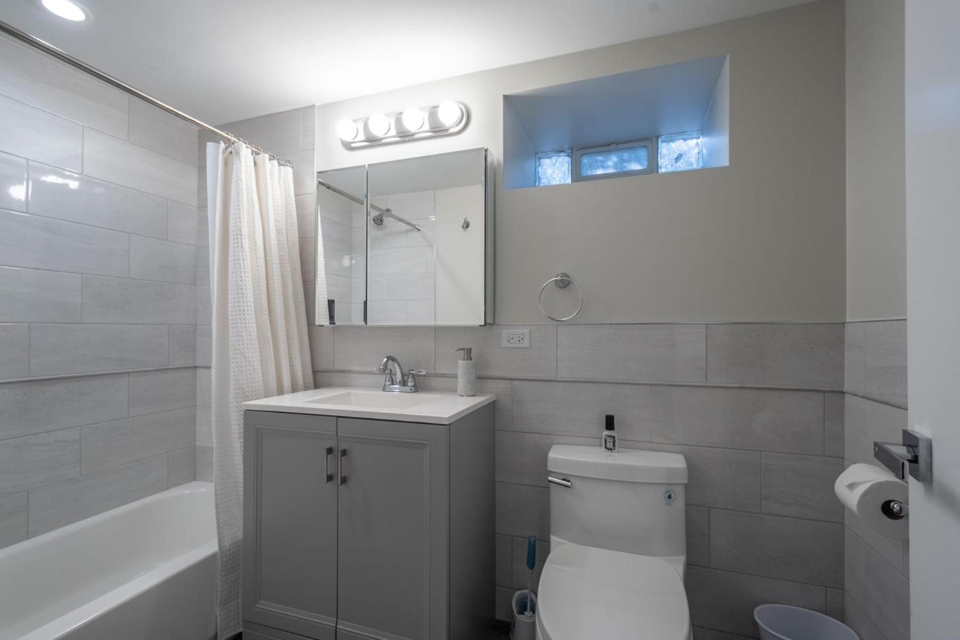 Apartment A Charming Modern Chic Basement *