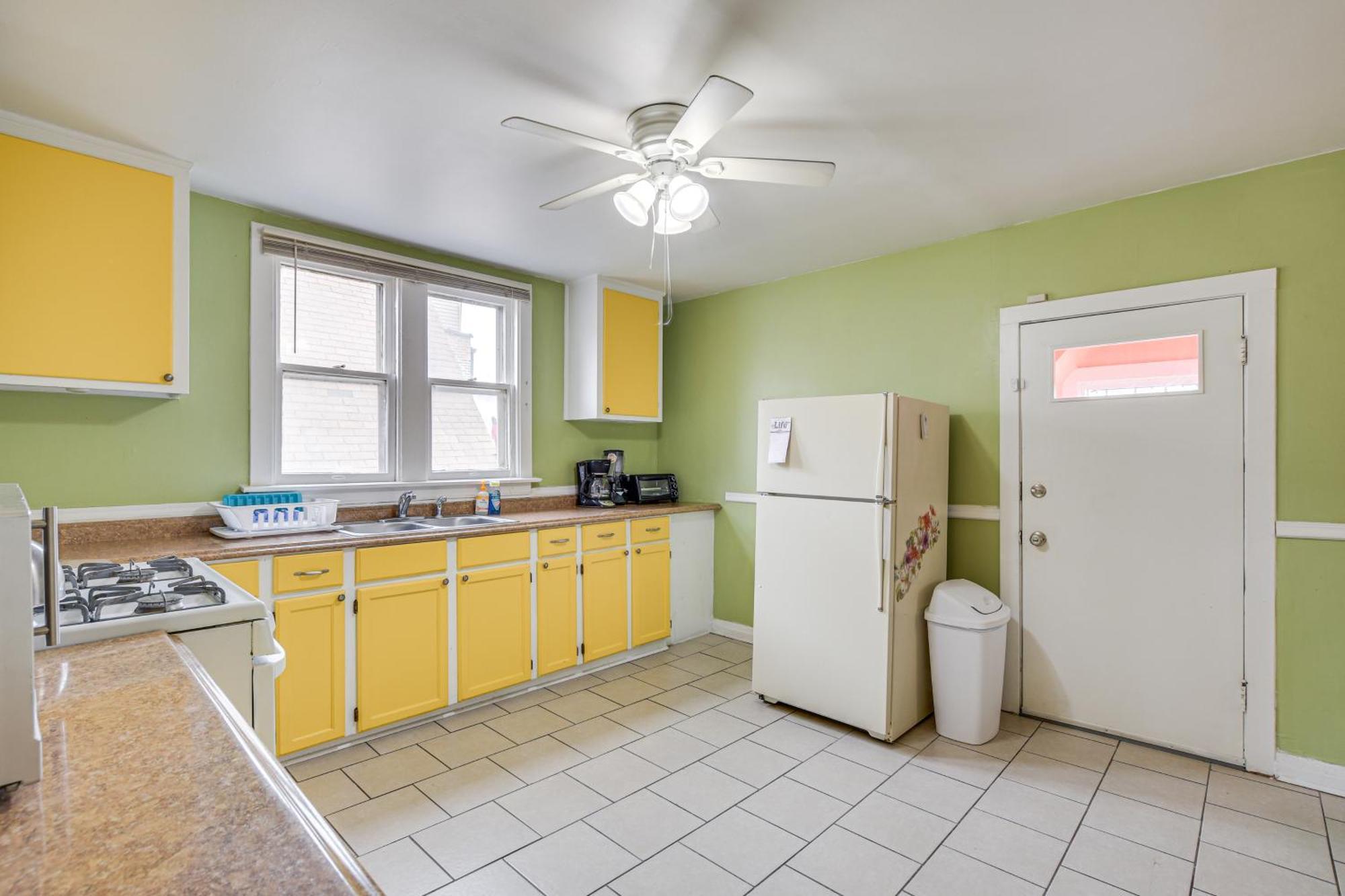 Less Than 2 Mi To Uchicago Near Bus Stops! Chicago