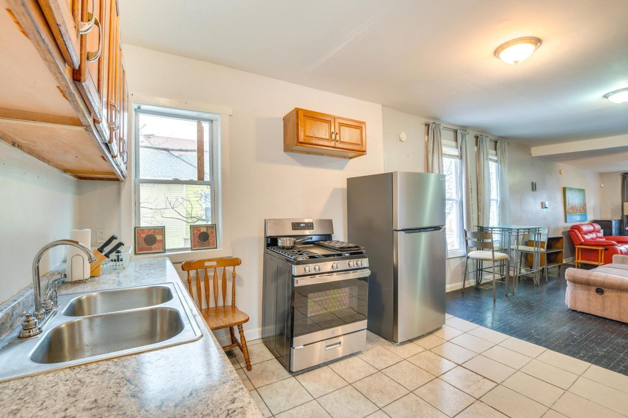 2 Mi To Red Line Near Sherman Park * Chicago