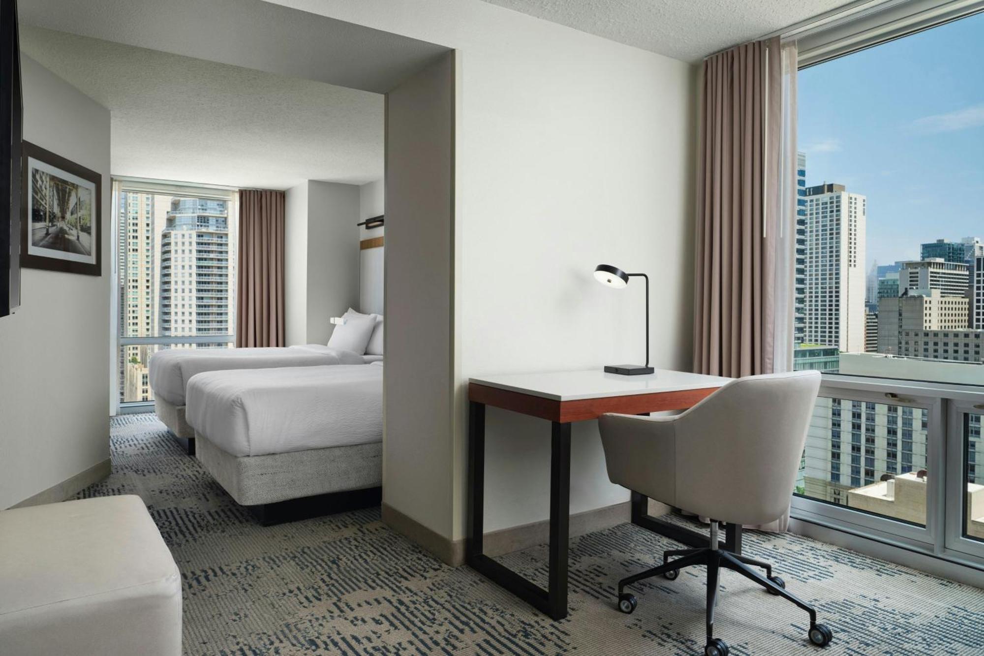 Springhill Downtown/river North Hotel 3*