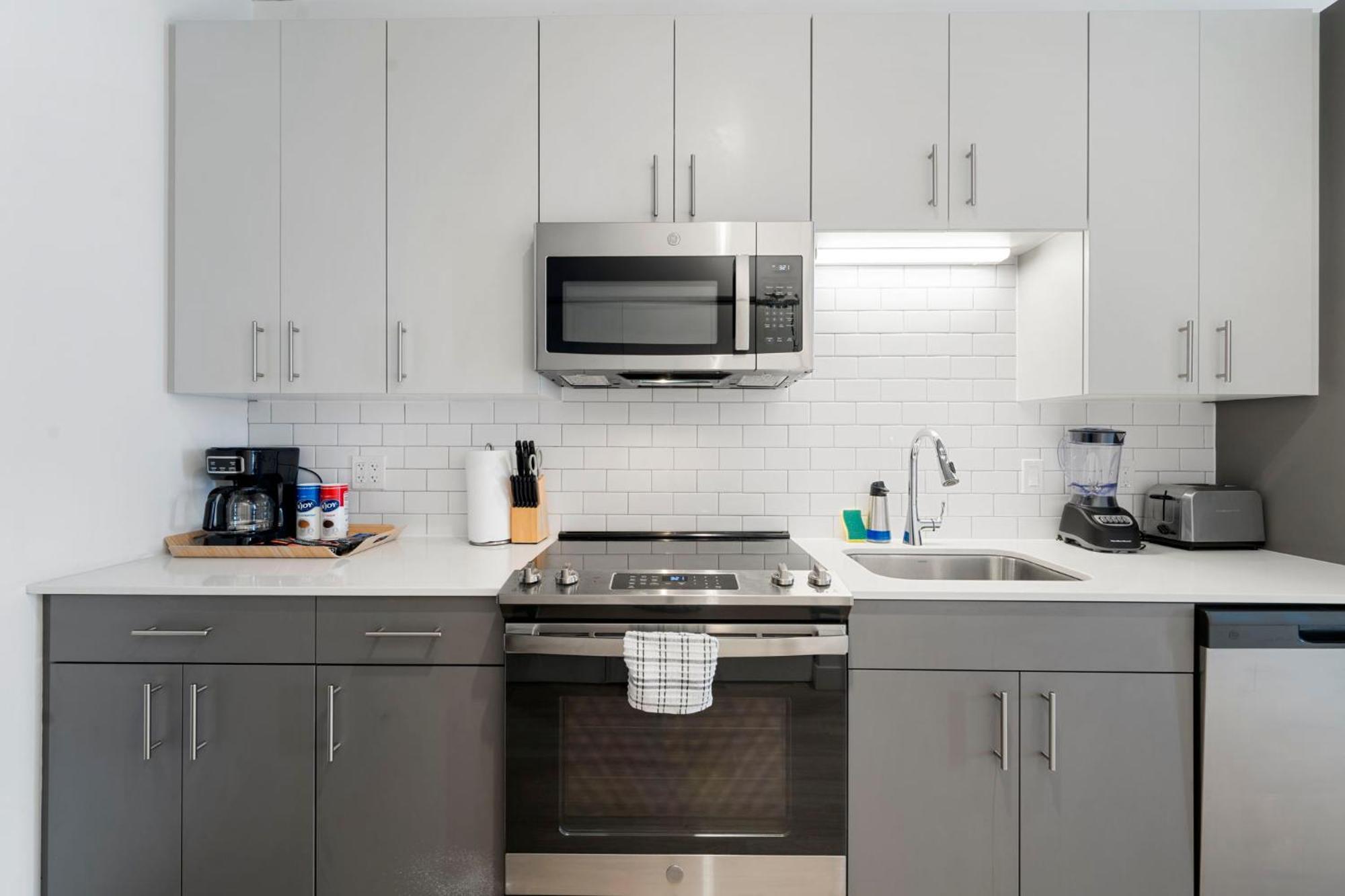 High-rise 4br W Views Comfort & Space Chicago