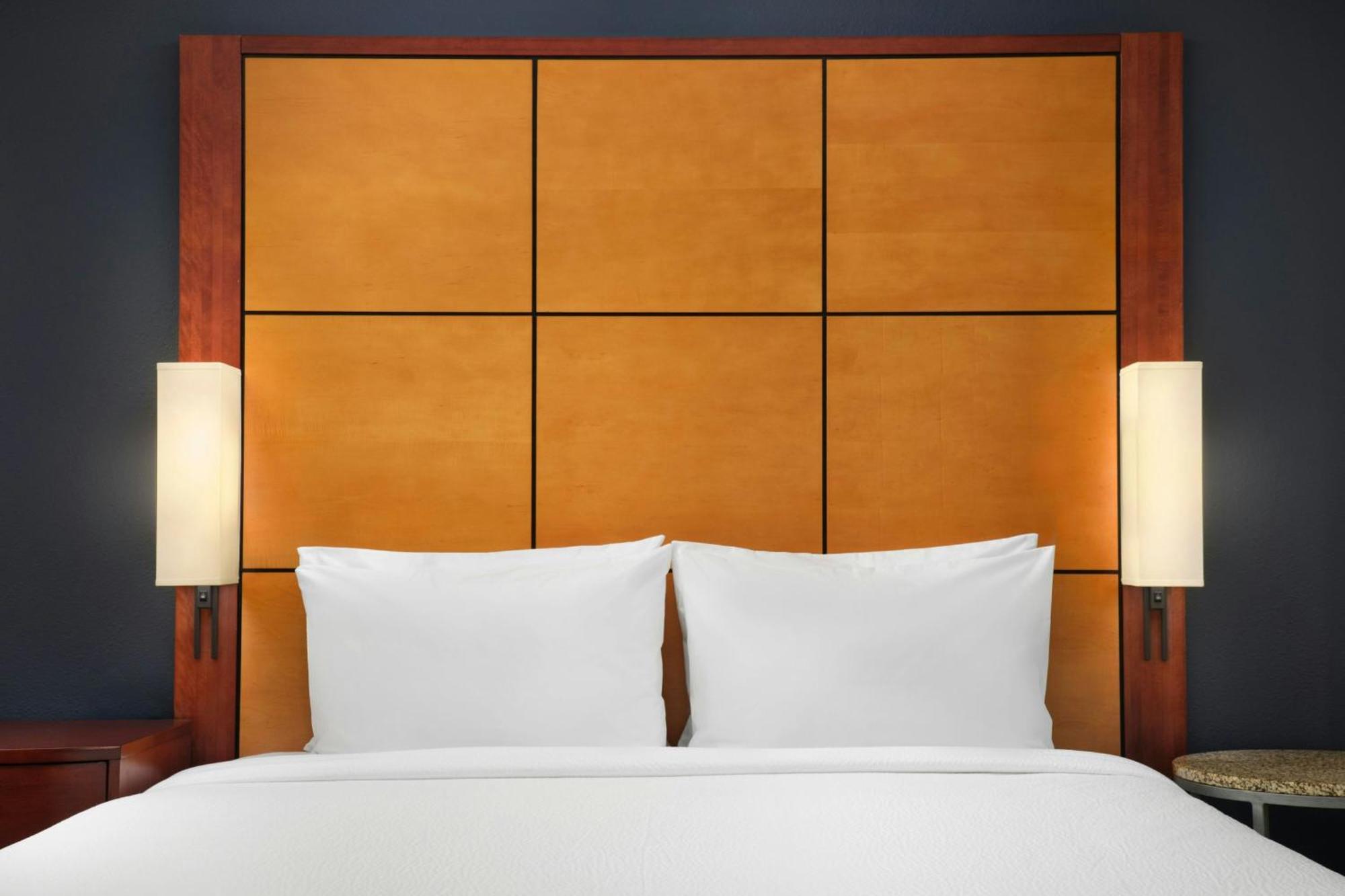 By Marriott Downtown/river North Hotel