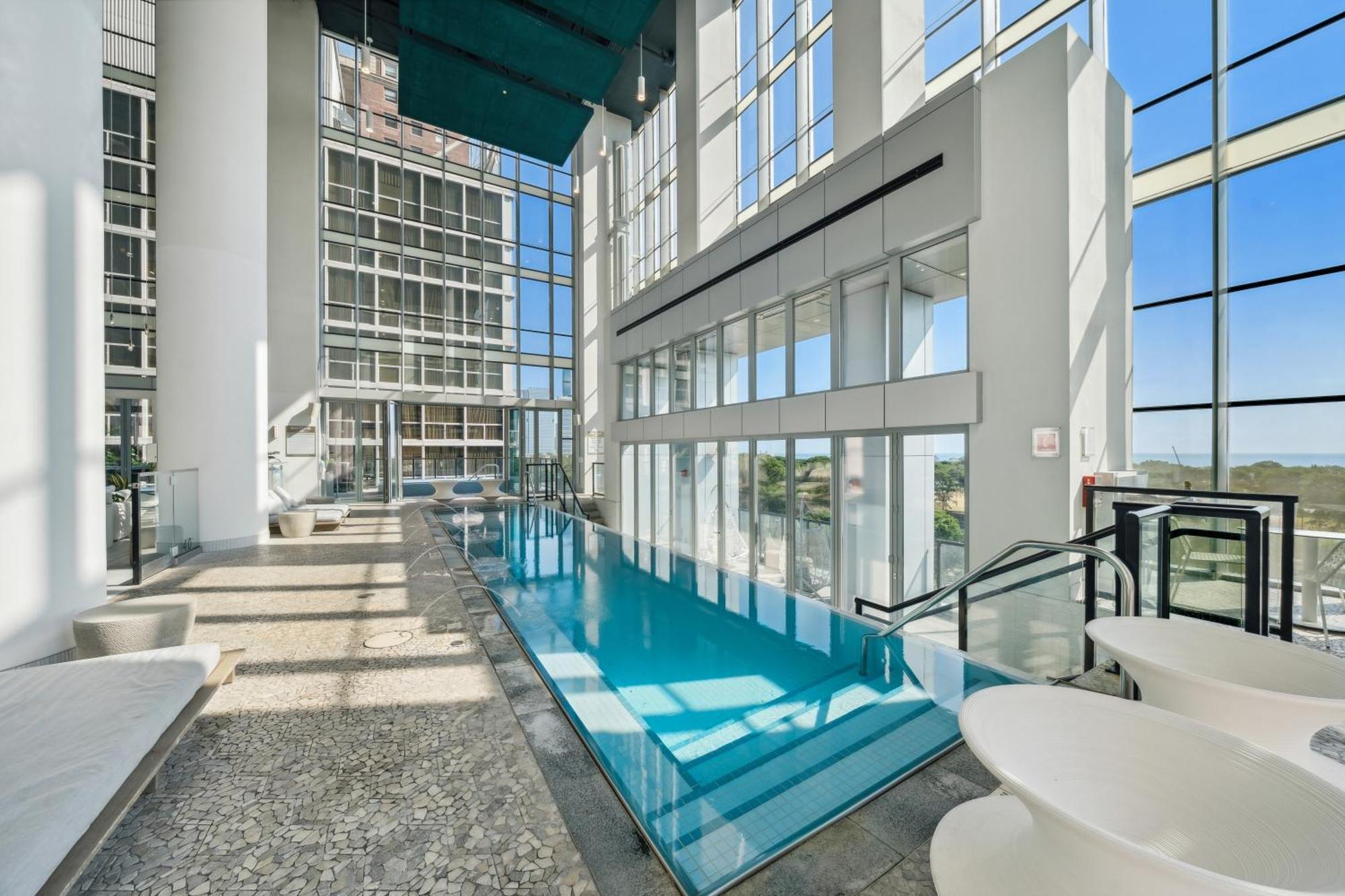 Hotel Sentral Michigan Avenue