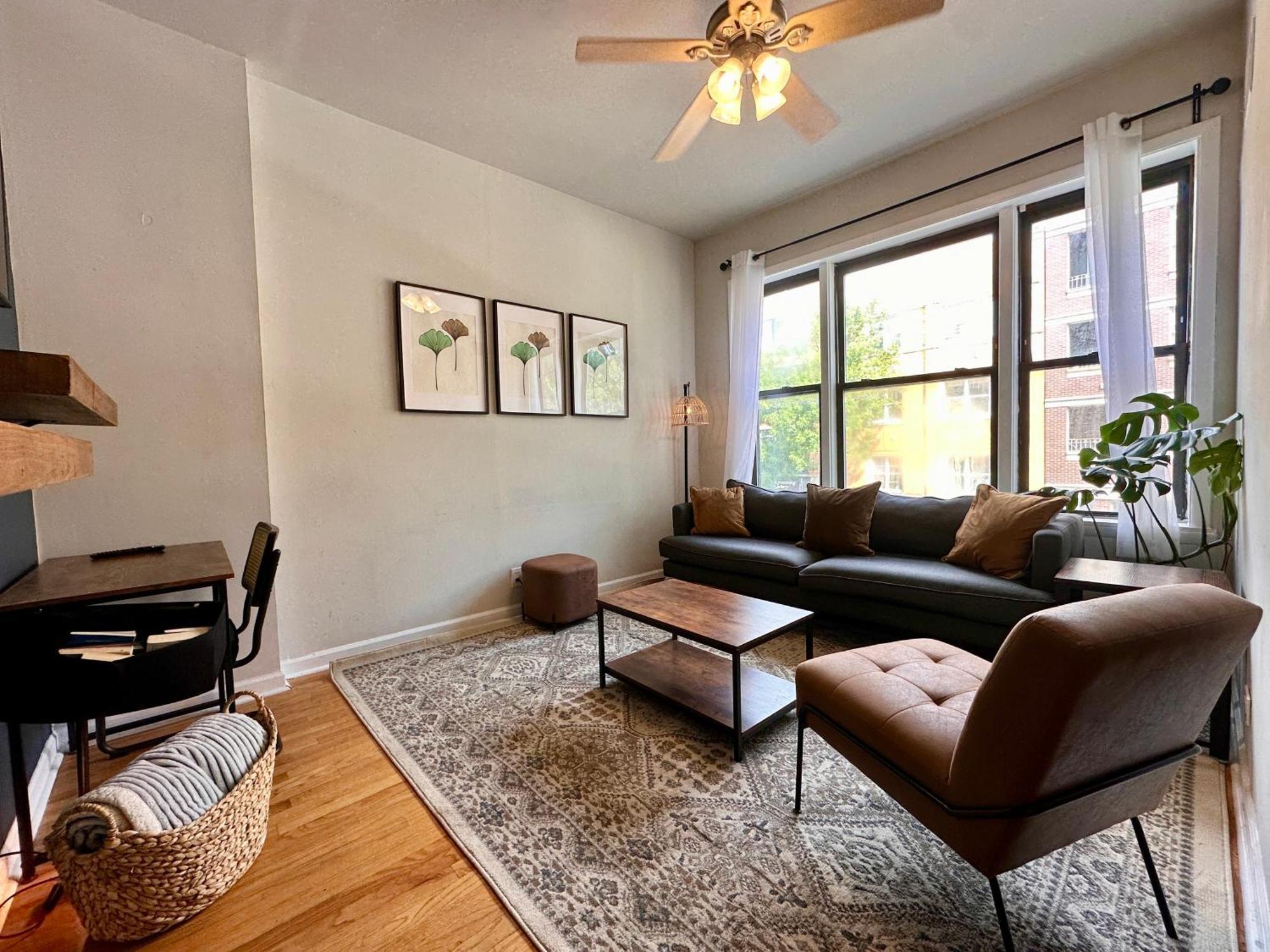 Ukrainian Village 2br Modern D1 Apartment Chicago