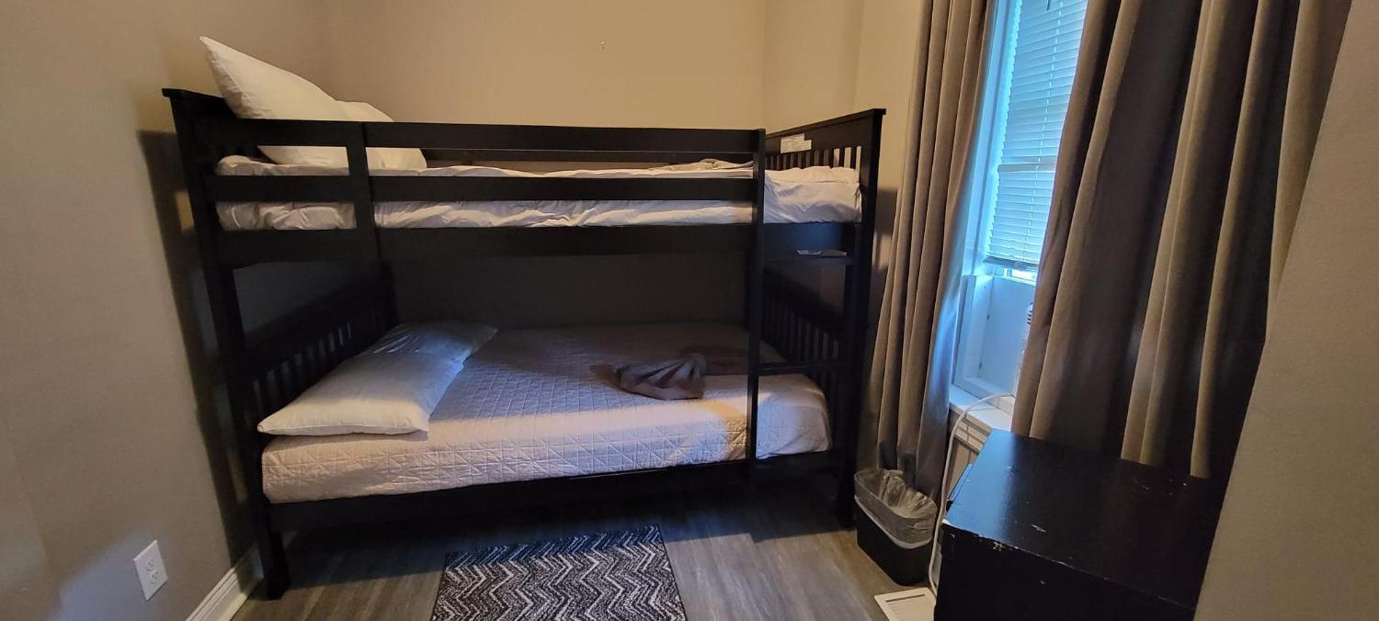 Chicago Avenue Inn *