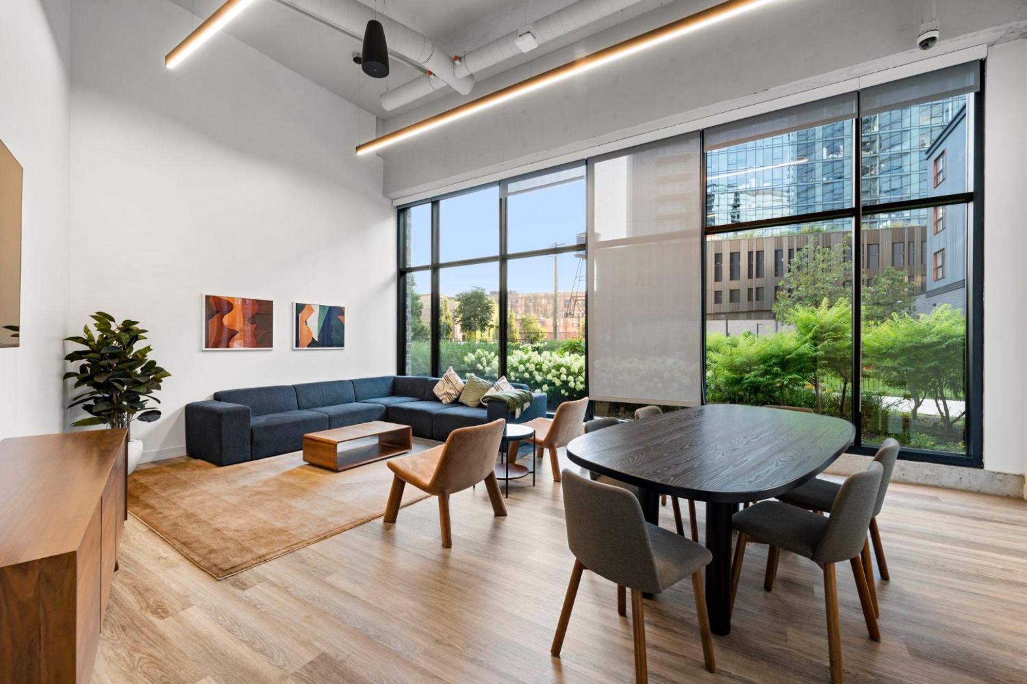 High-rise 4br W Views Comfort & Space Hotel Chicago