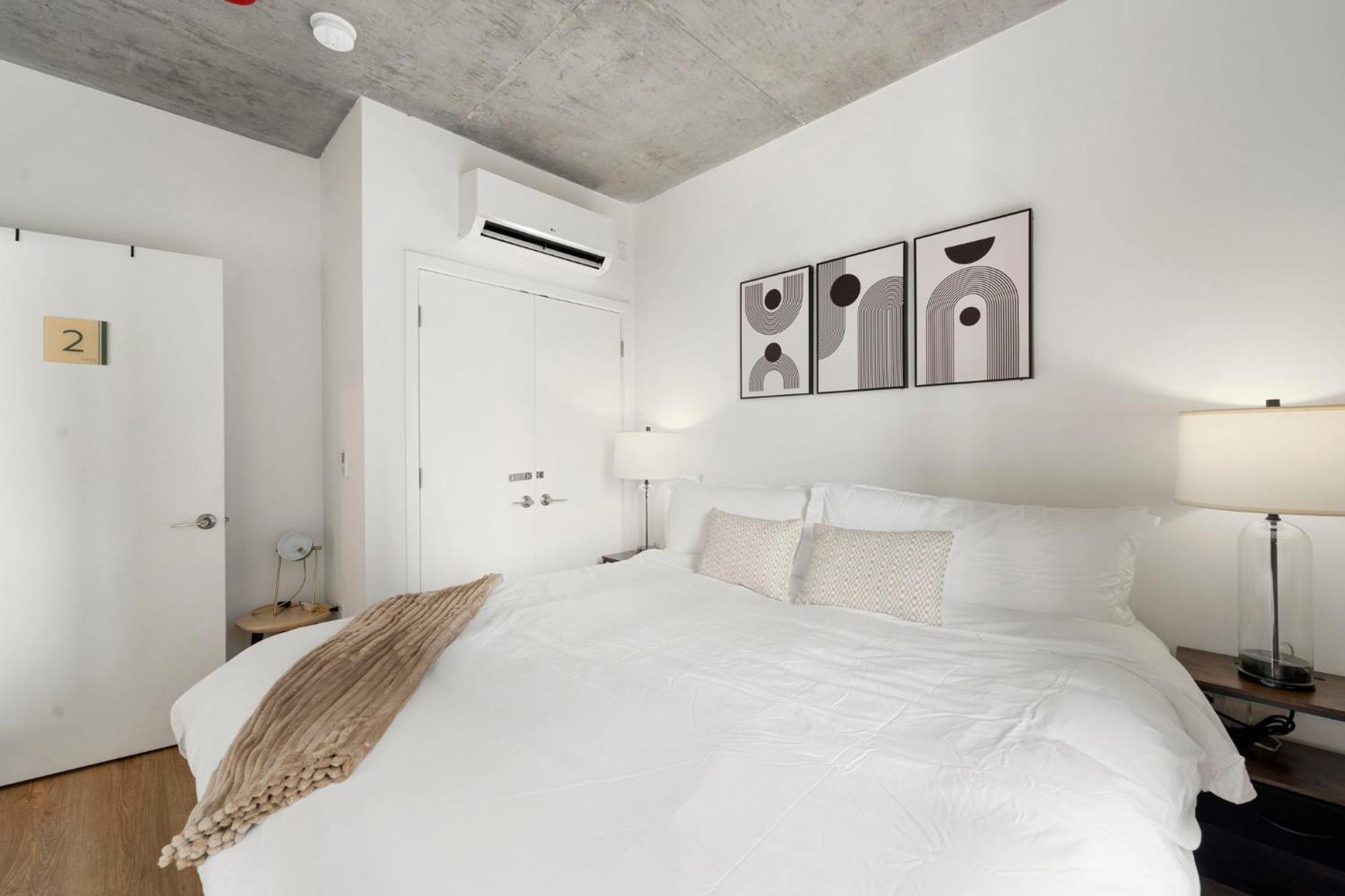 High-rise 4br W Views Comfort & Space Chicago