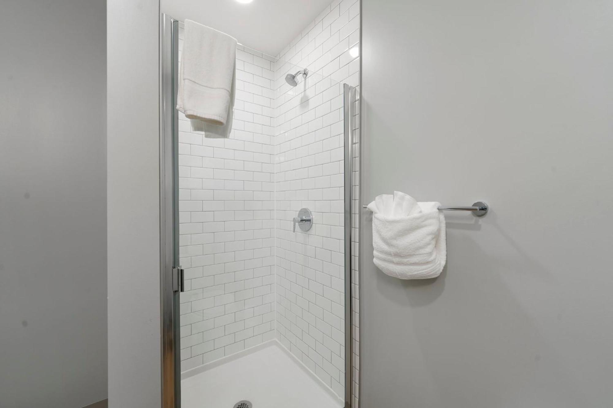 High-rise 4br W Views Comfort & Space Hotel