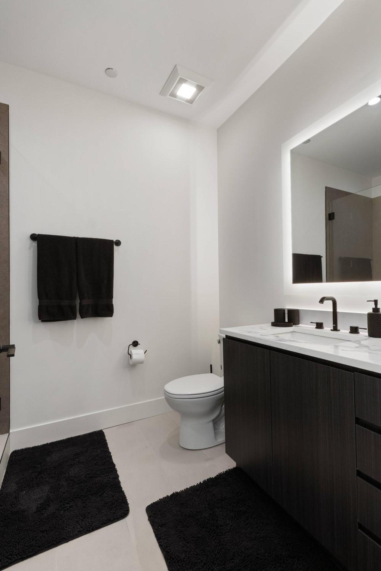 River North Private Deck With In And Out Parking *