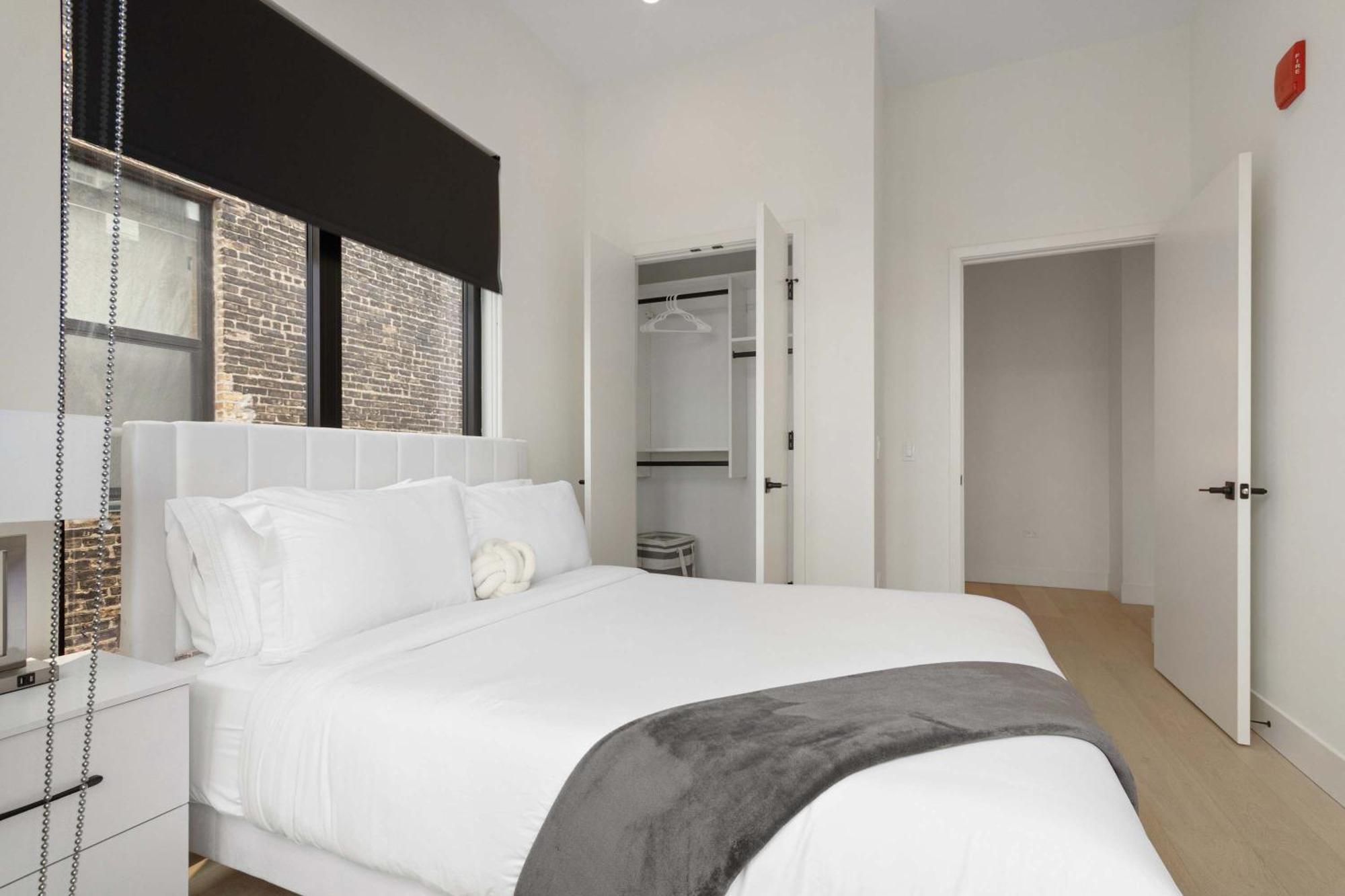 River North Private Deck With In And Out Parking Apartment