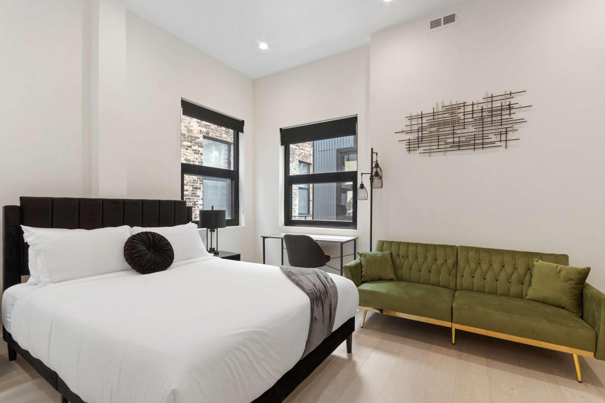 River North Private Deck With In And Out Parking Apartment Chicago