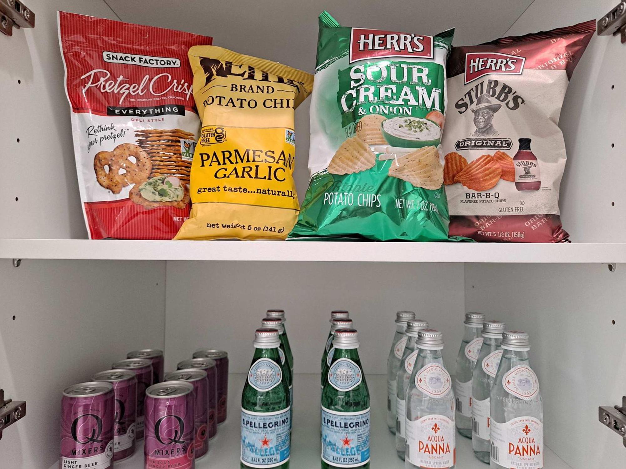 River North Private Deck With In And Out Parking *