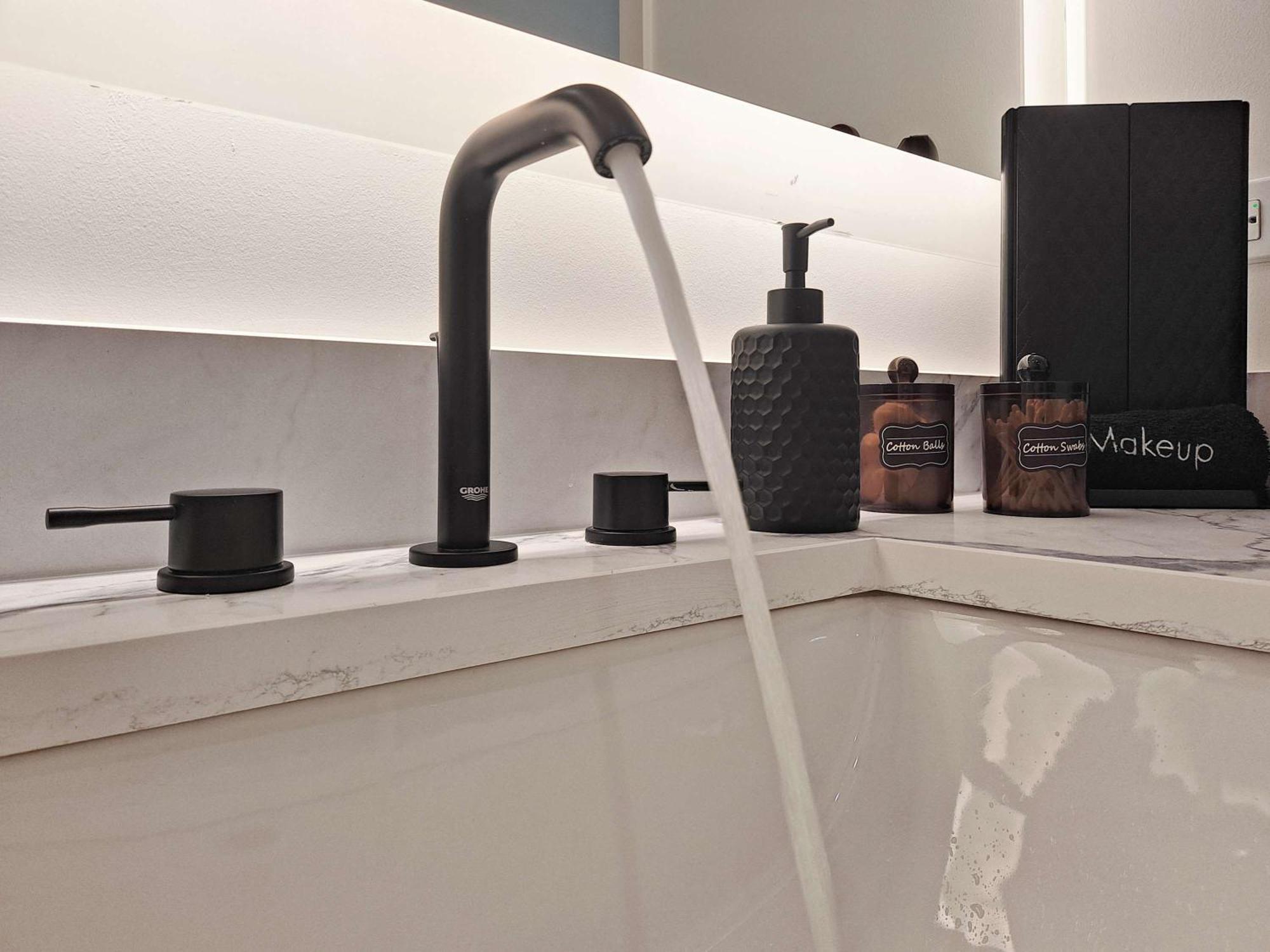 River North Private Deck With In And Out Parking *