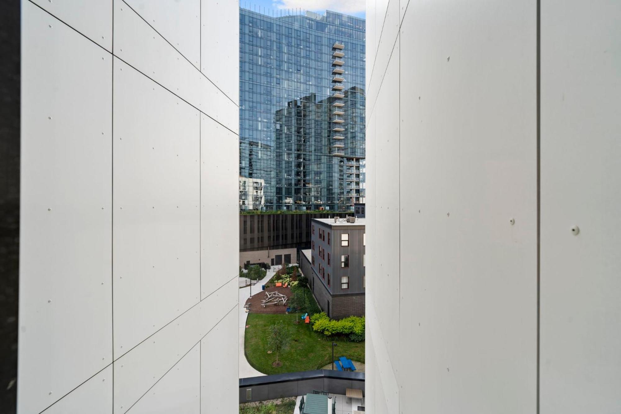 4br Modern Gem Sleek Bright & Hotel