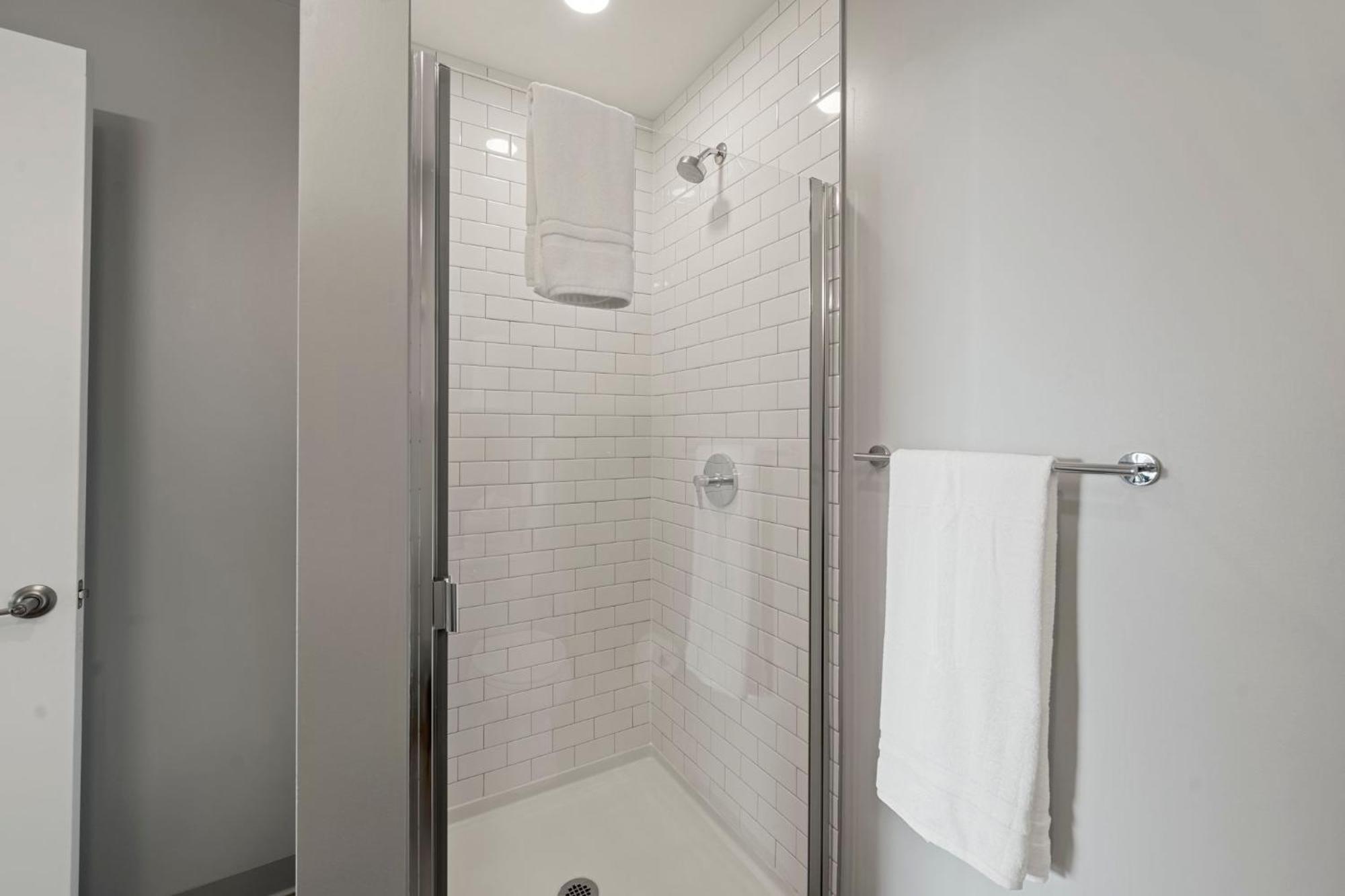 4br Modern Gem Sleek Bright & *