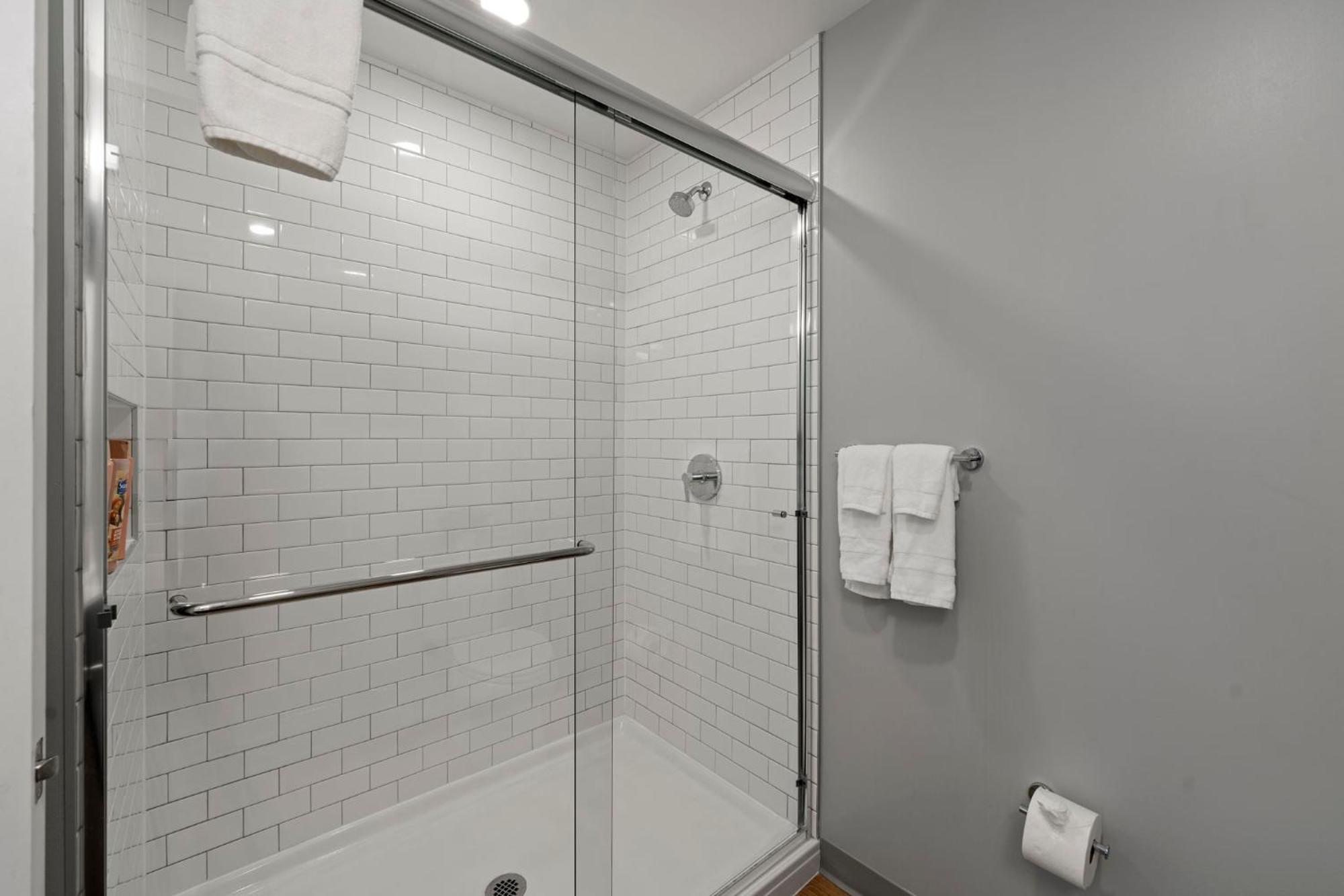 4br Modern Gem Sleek Bright & Chicago