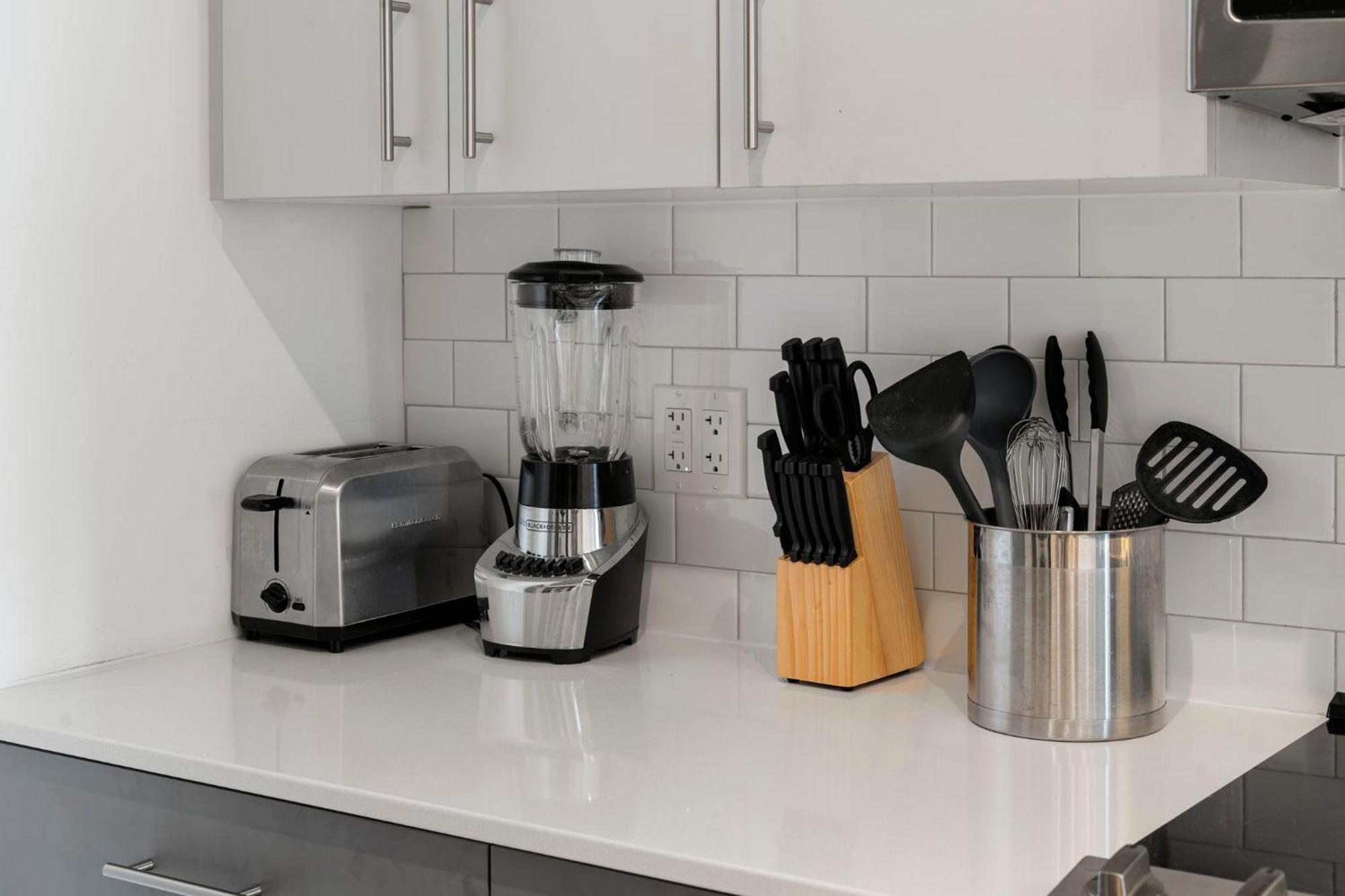 Hotel 4br Modern Gem Sleek Bright & Chicago