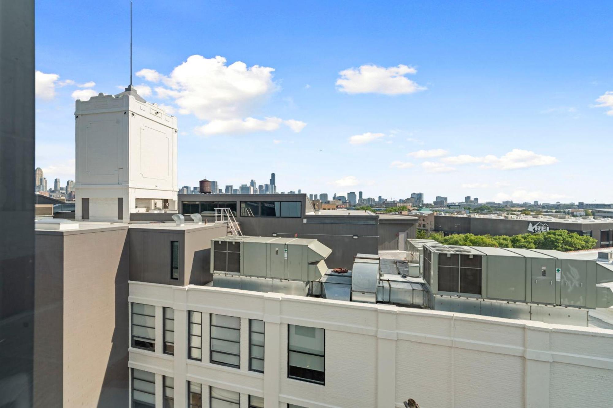 2br Escape Bright Sleek Spacious Hotel