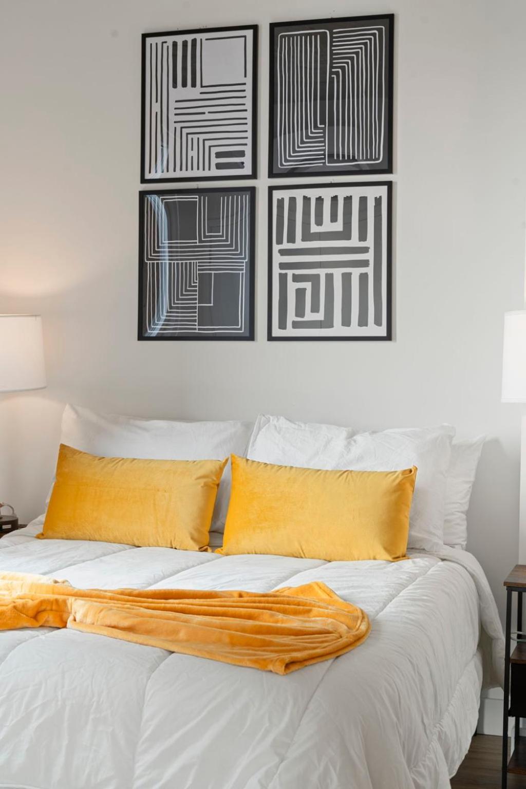 2br Escape Bright Sleek Spacious Hotel Chicago