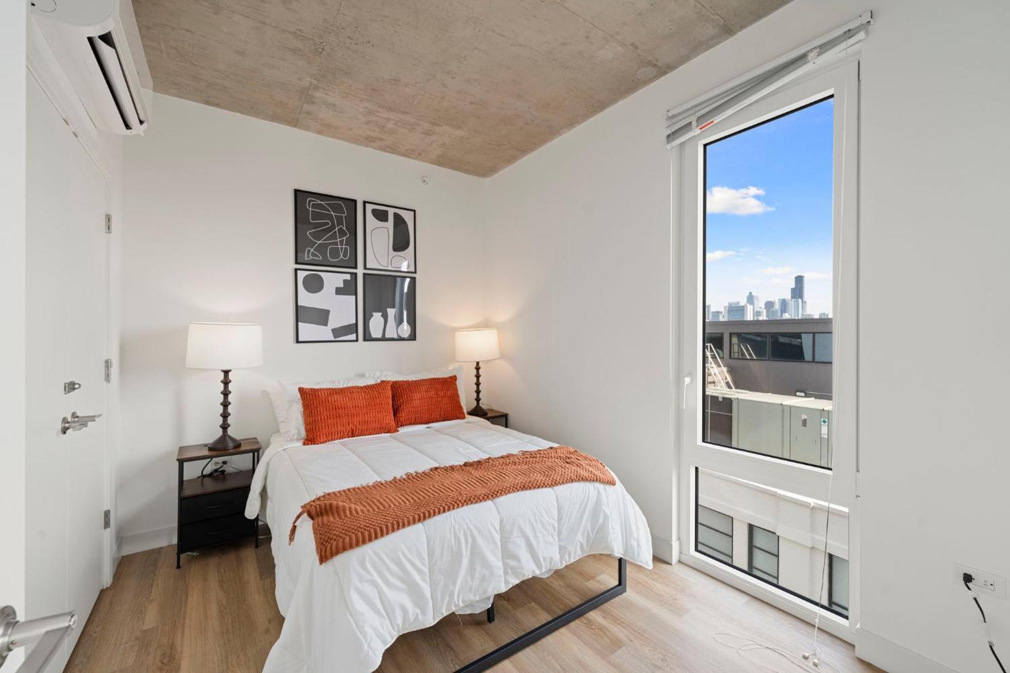 Hotel 2br Escape Bright Sleek Spacious Chicago