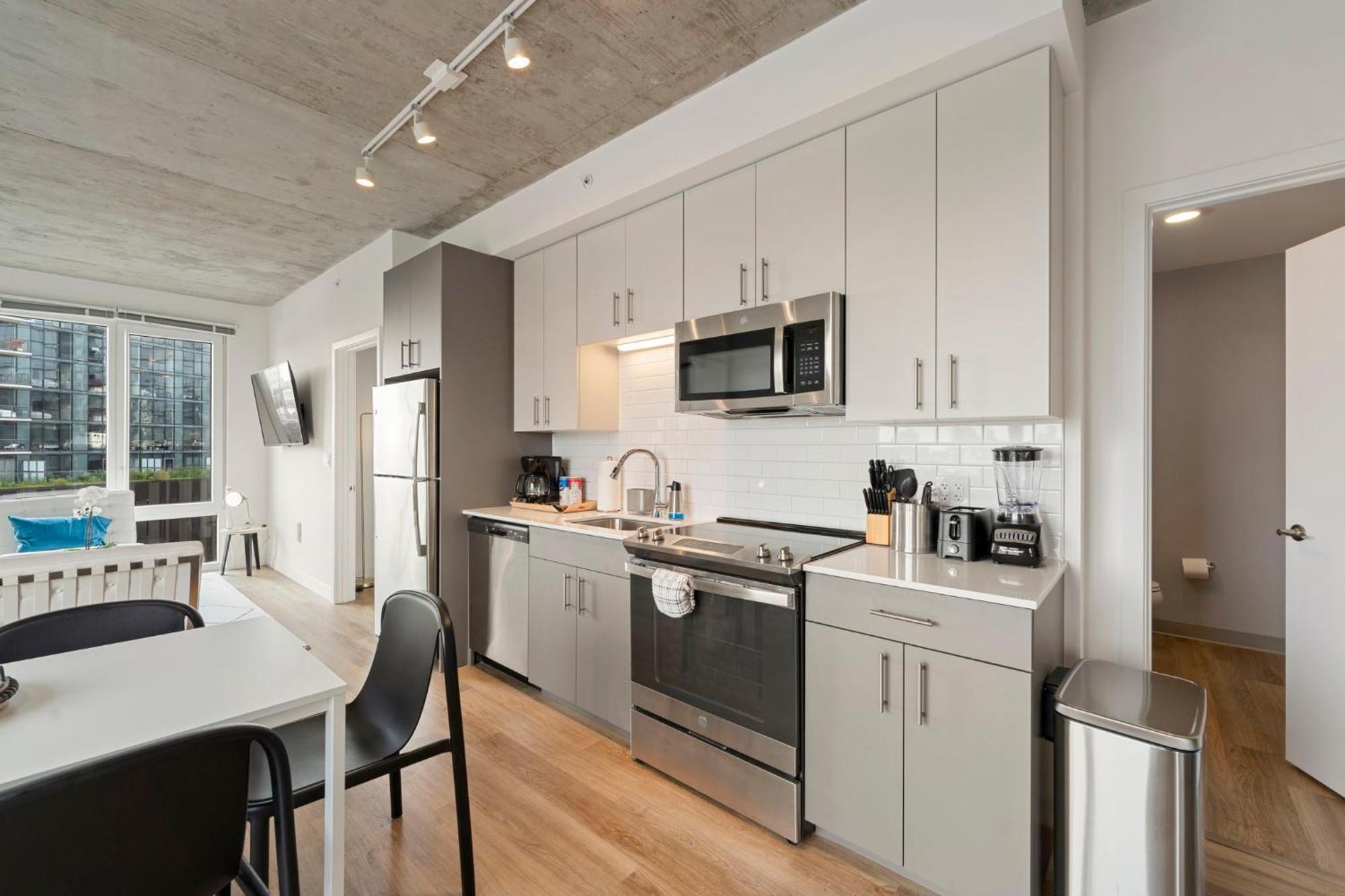 2br Escape Bright Sleek Spacious *