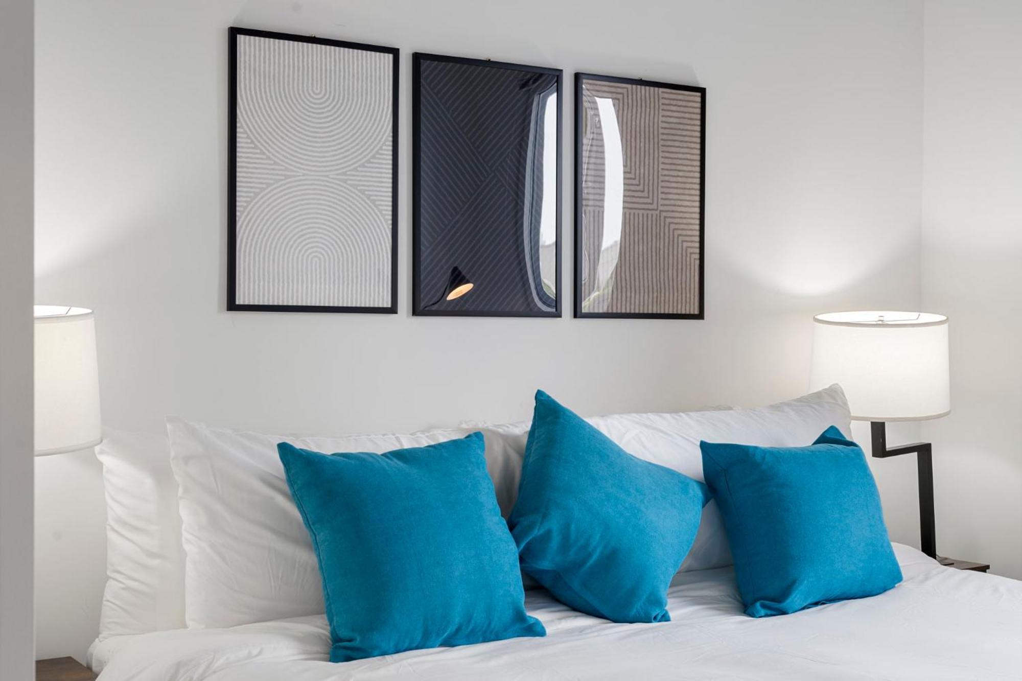 Modern 4br Retreat With Stunning Views Hotel