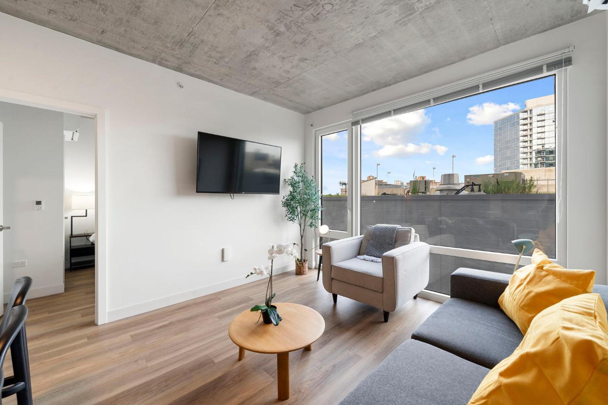 Modern 4br Retreat With Stunning Views