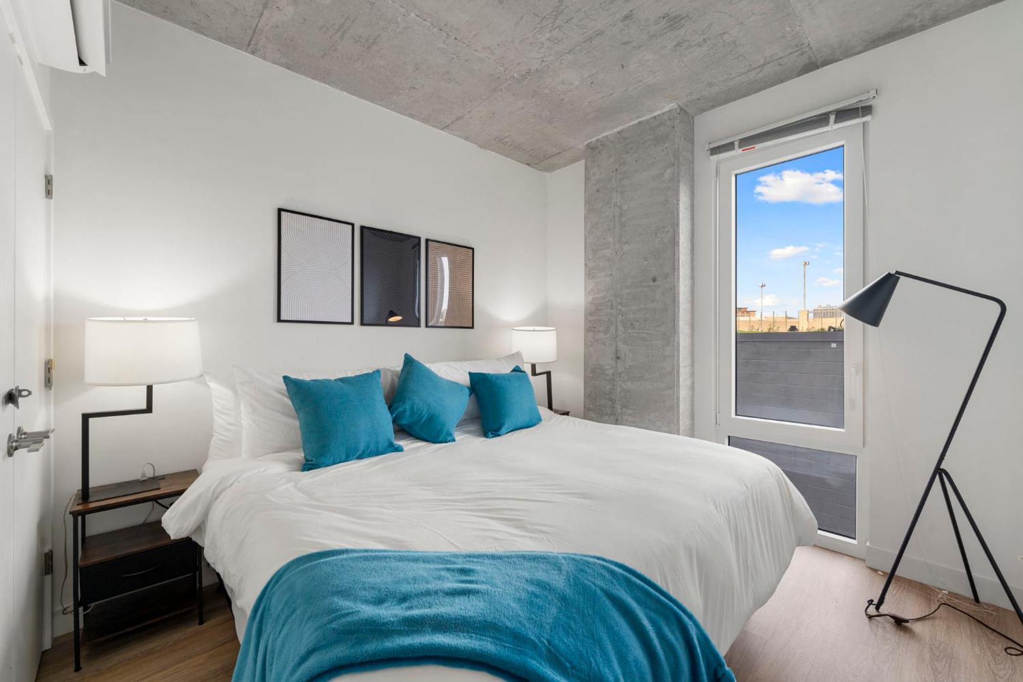 Modern 4br Retreat With Stunning Views Hotel *