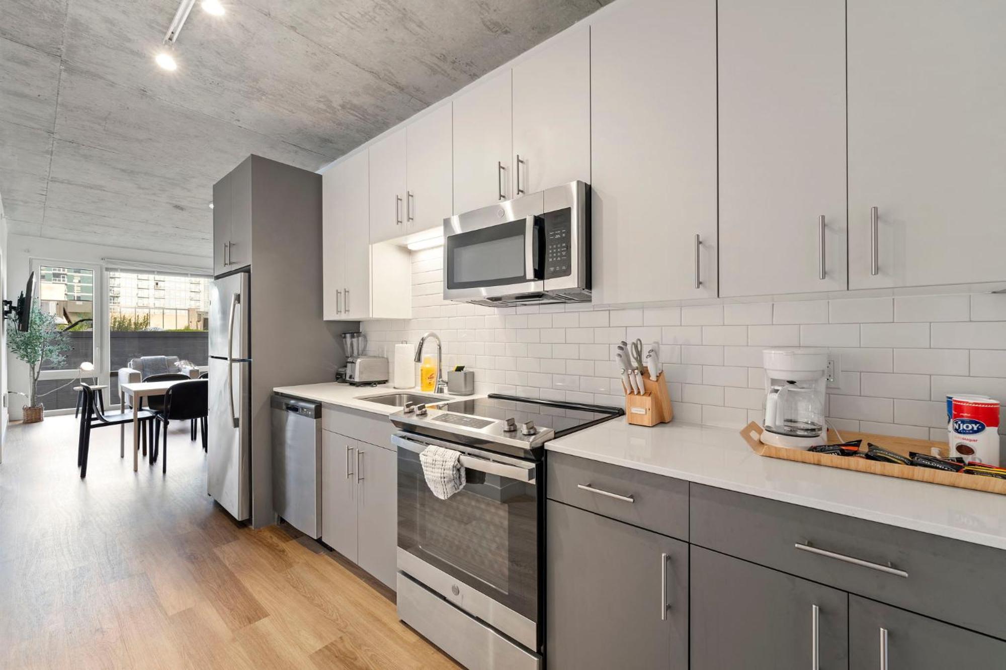 Modern 4br Retreat With Stunning Views *