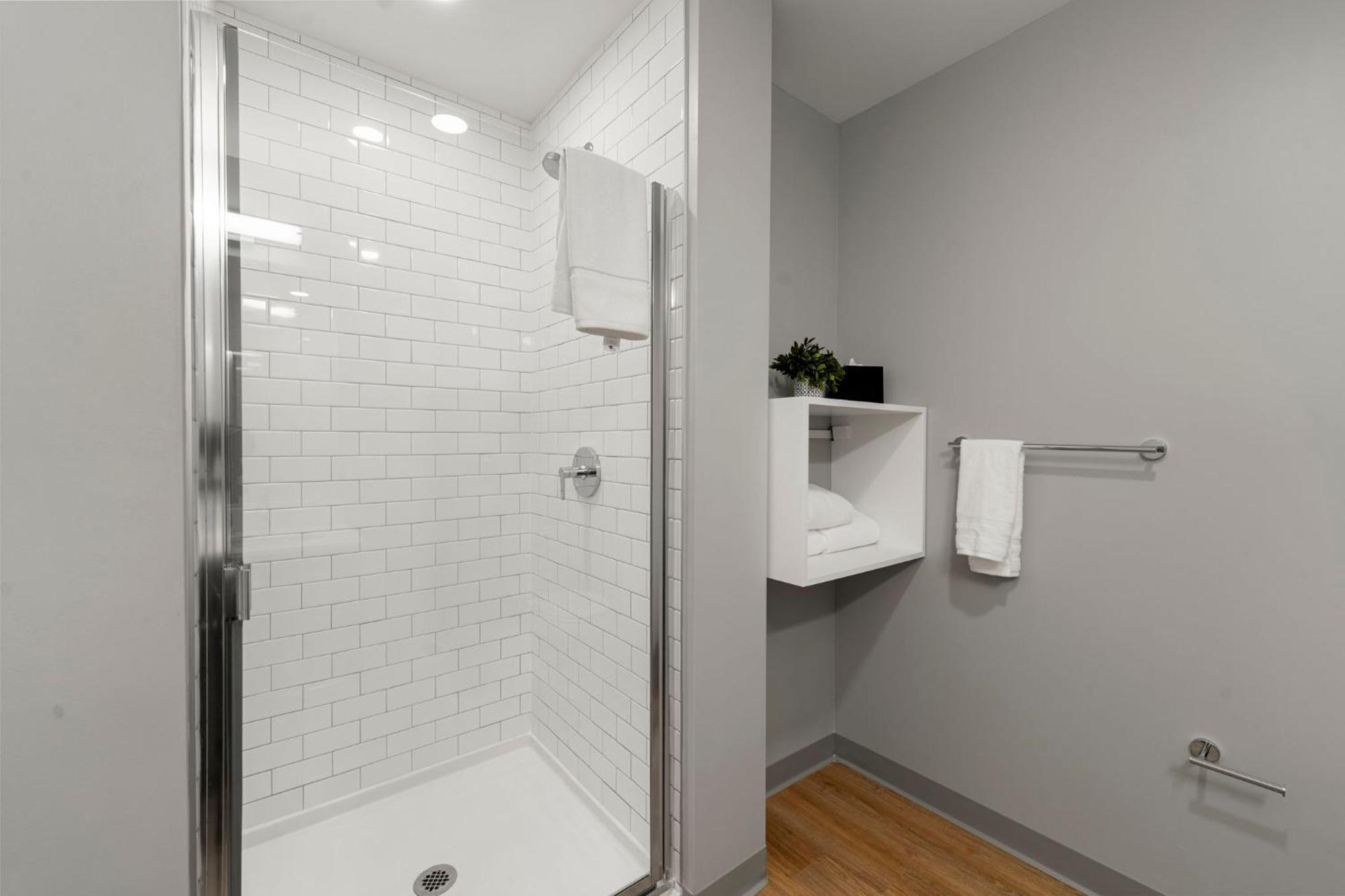 Modern 4br Retreat With Stunning Views