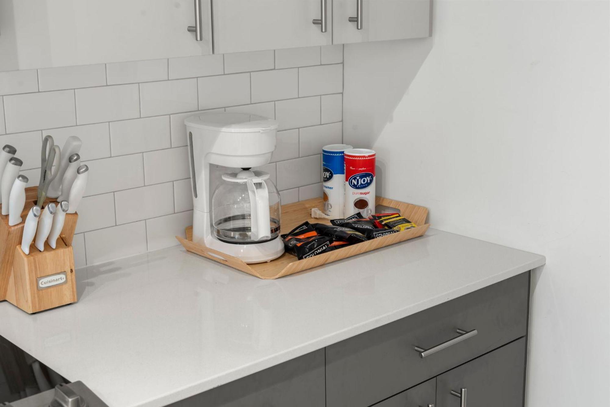 Modern 4br Retreat With Stunning Views Hotel *