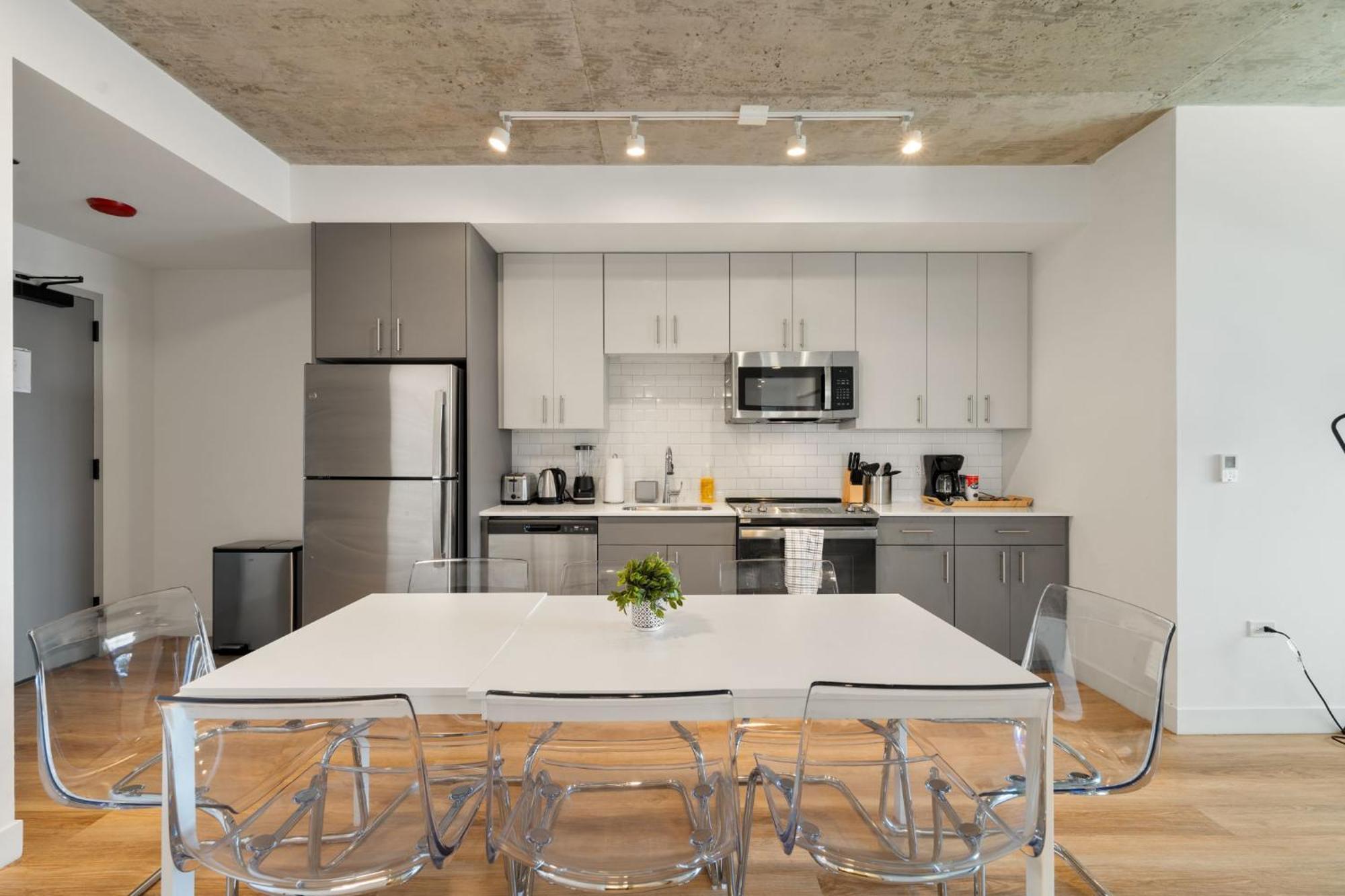 3br Escape Bright Sleek Spacious * Chicago