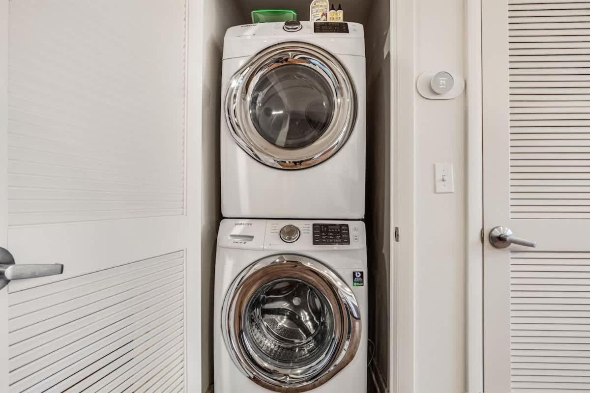 Apartment Boulevard Walk Everywhere 5 Mins To Magnificent Mile River North 04