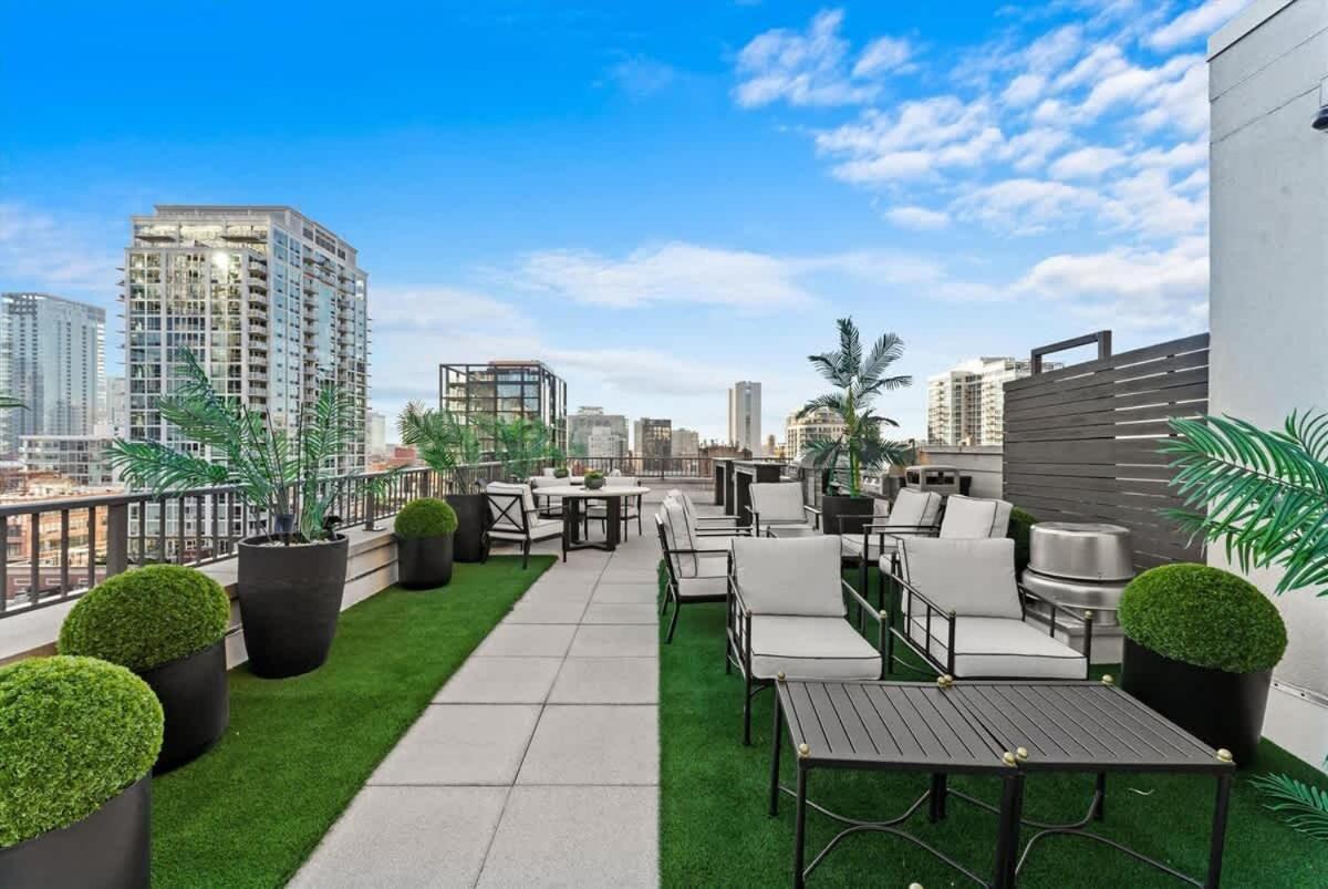 Boulevard Walk Everywhere 5 Mins To Magnificent Mile River North 04 Apartment Chicago