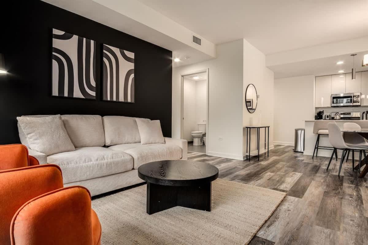 Boulevard Walk Everywhere 5 Mins To Magnificent Mile River North 04 Apartment