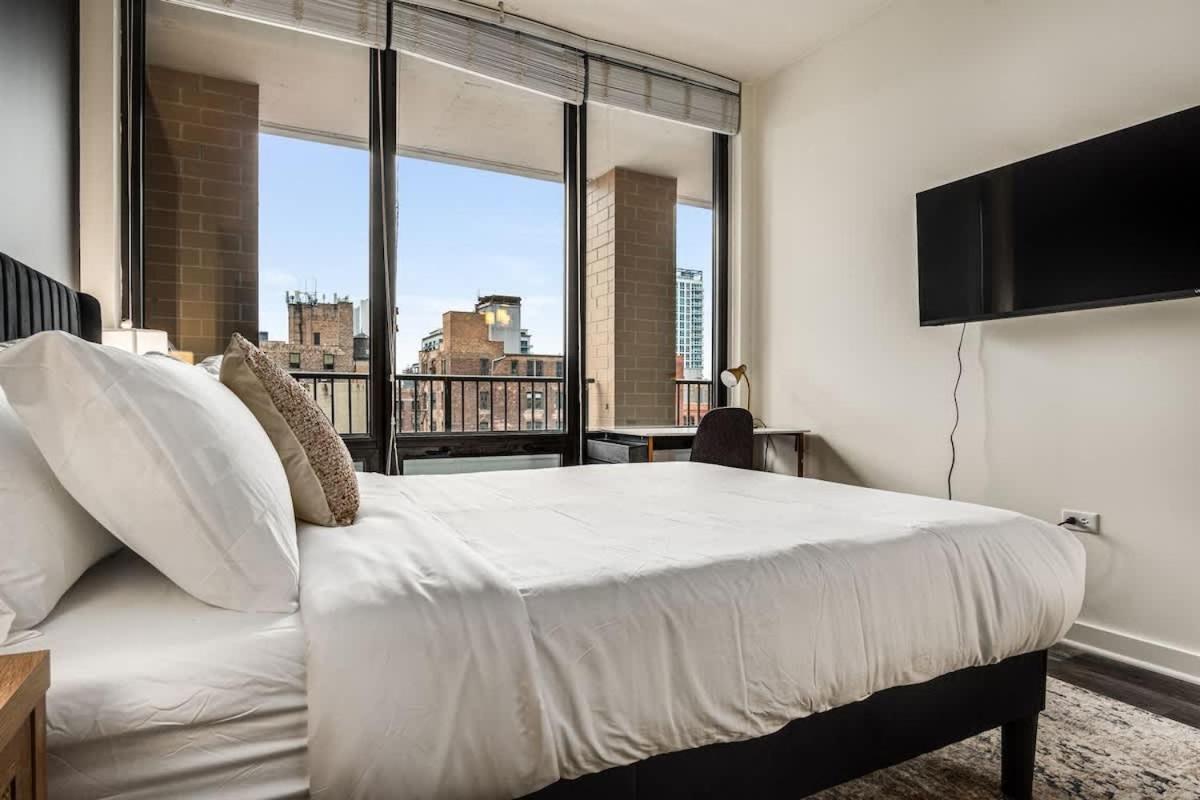 Boulevard Walk Everywhere 5 Mins To Magnificent Mile River North 04 Apartment *